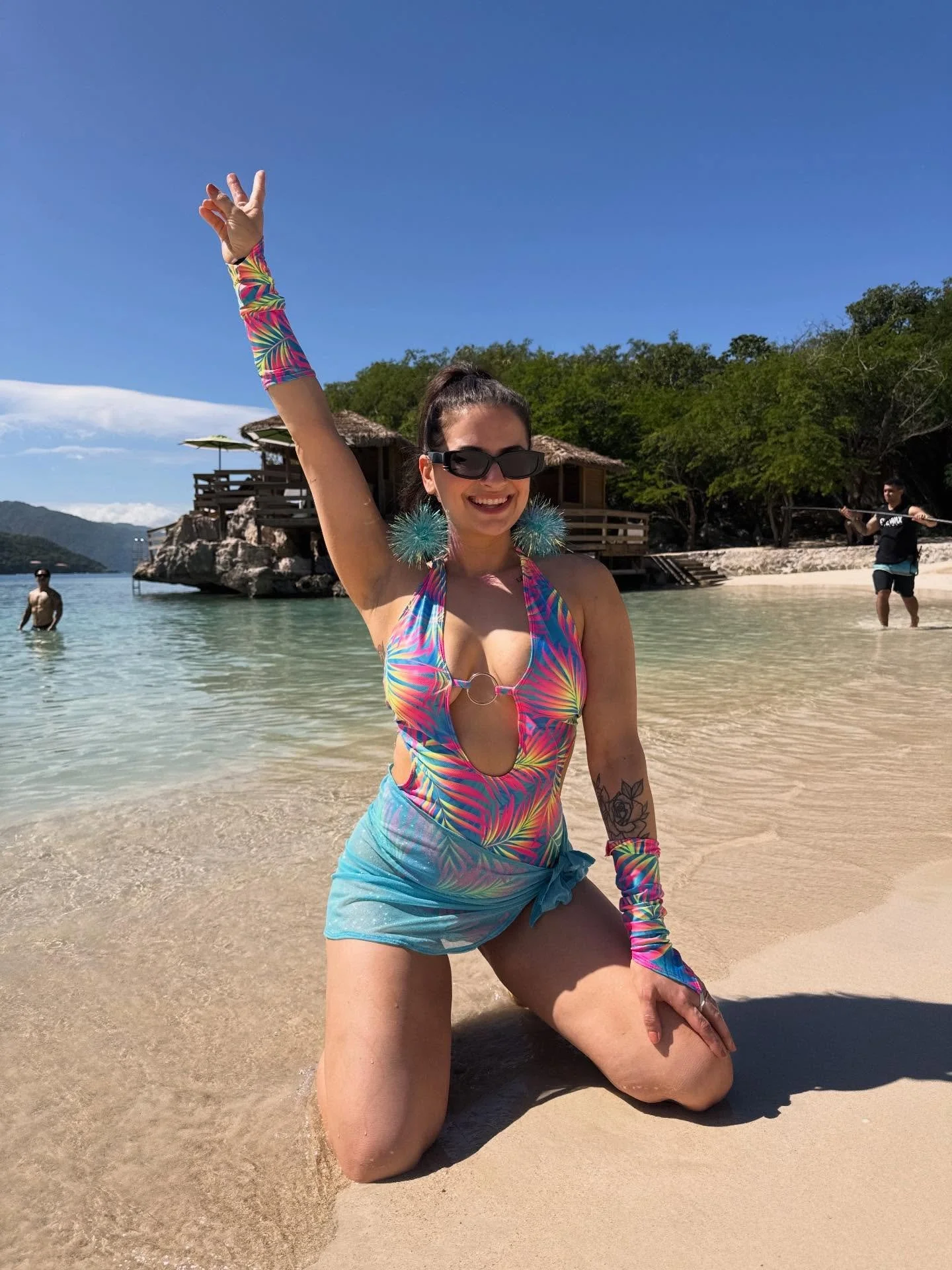 How it all started > how it ended ❤️

Looking back at each month this year the common thread through all of 2025 was how special the people were in each moment. 

From SO many festival highlights and trips around the world, to baby birthdays and f