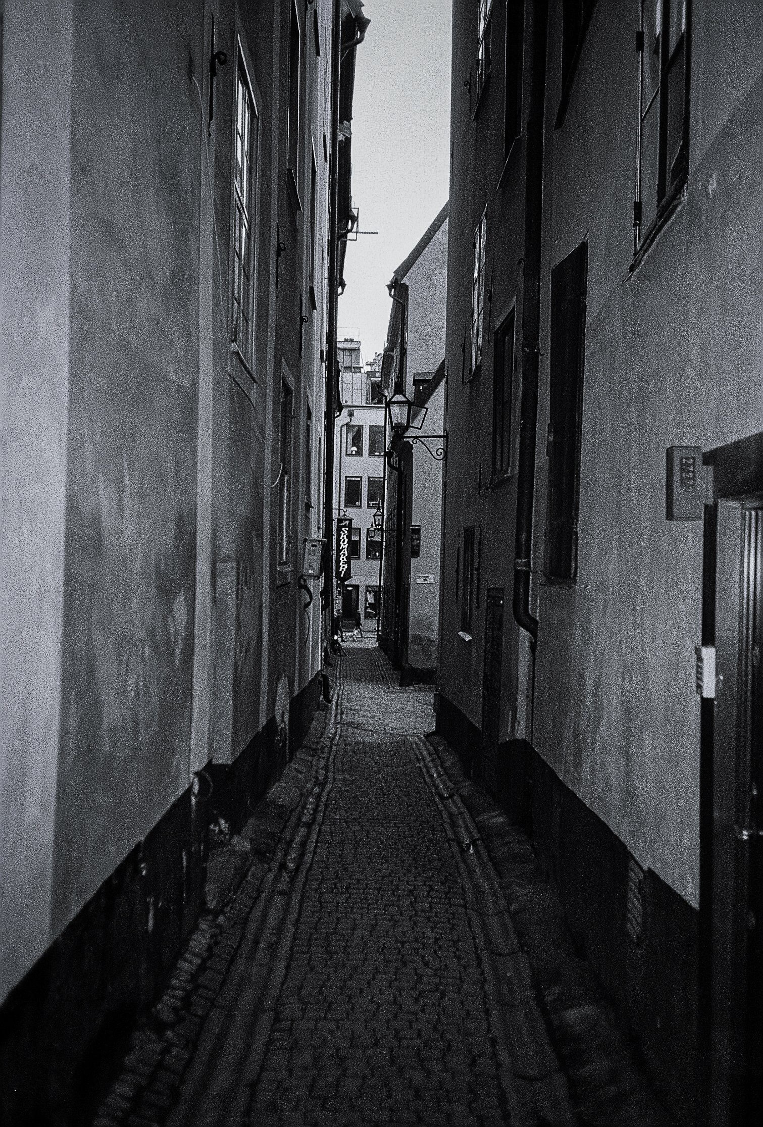 R1-01180-0018.jpg