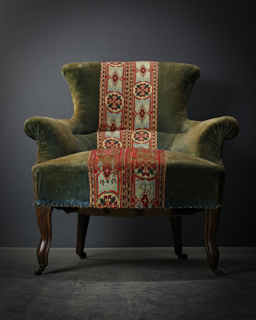 Decorative_French_Armchair_2.jpg