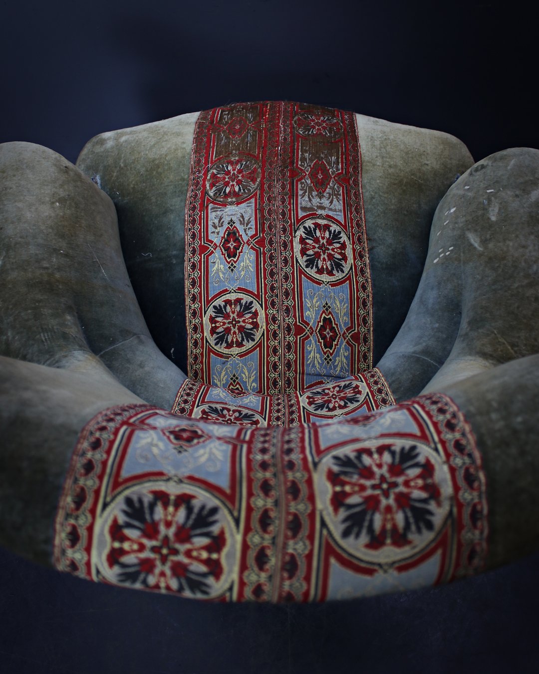 Decorative_French_Armchair_4.jpg