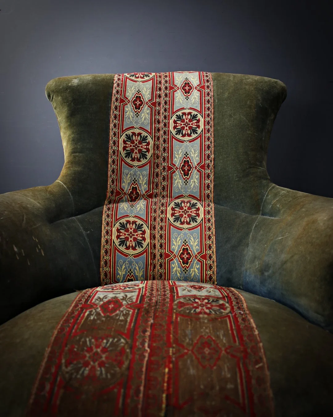 Decorative_French_Armchair_3.jpg