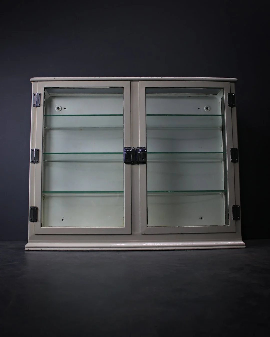 Medical_Cabinet_1.jpg