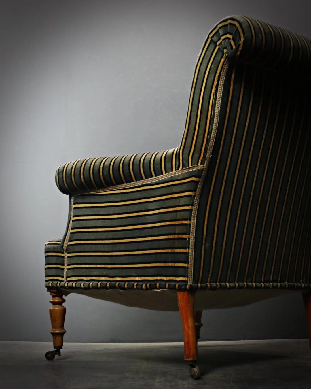 2Stripey_Velvet_Armchair_12.jpg