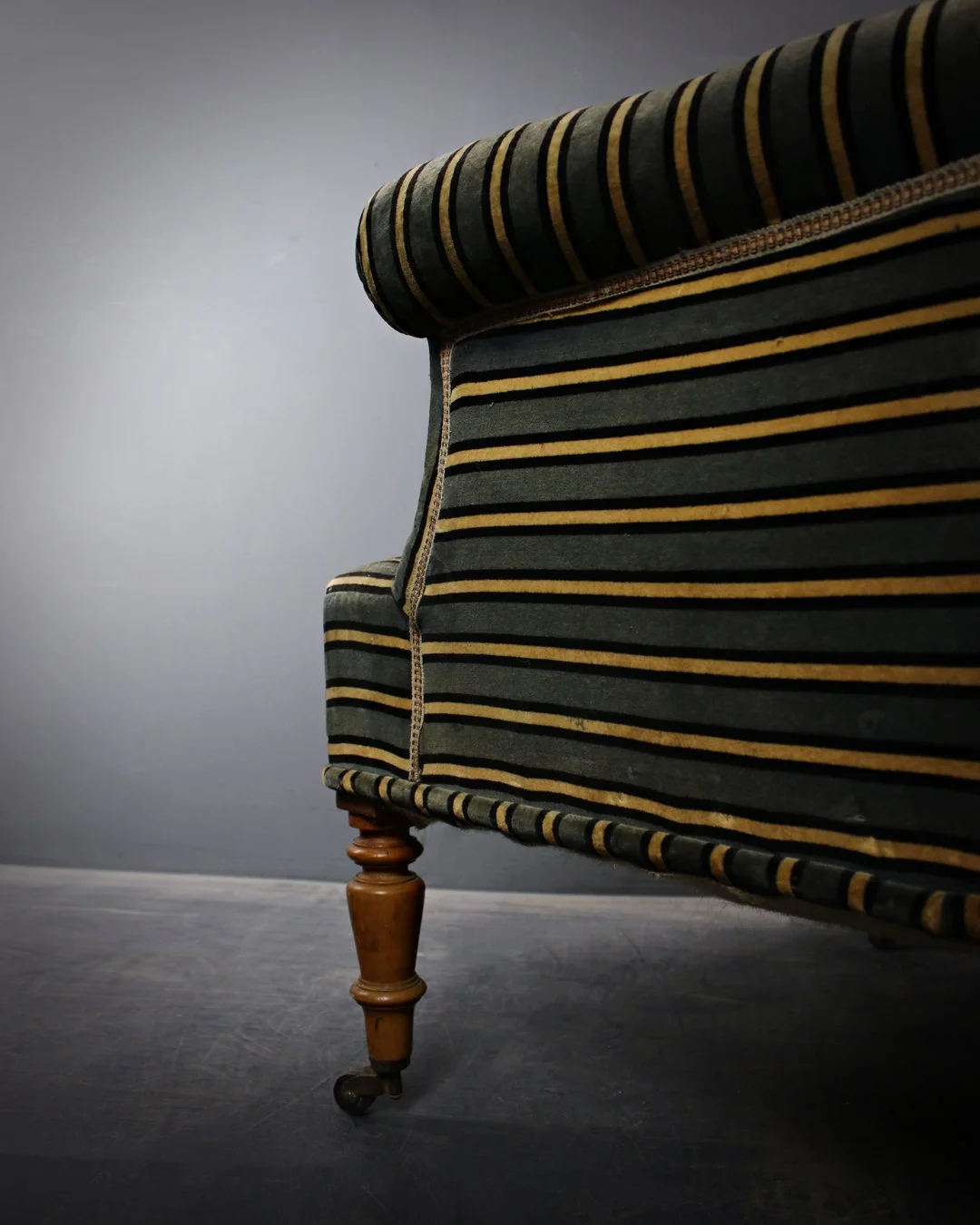 2Stripey_Velvet_Armchair_8.jpg