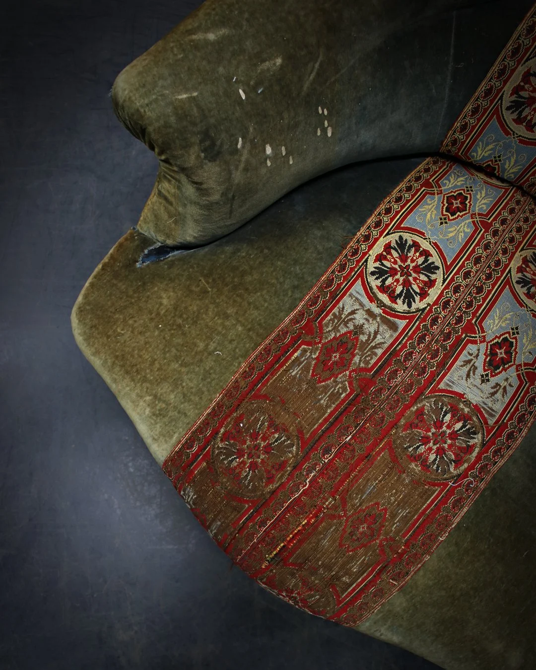 Decorative_French_Armchair_8.jpg