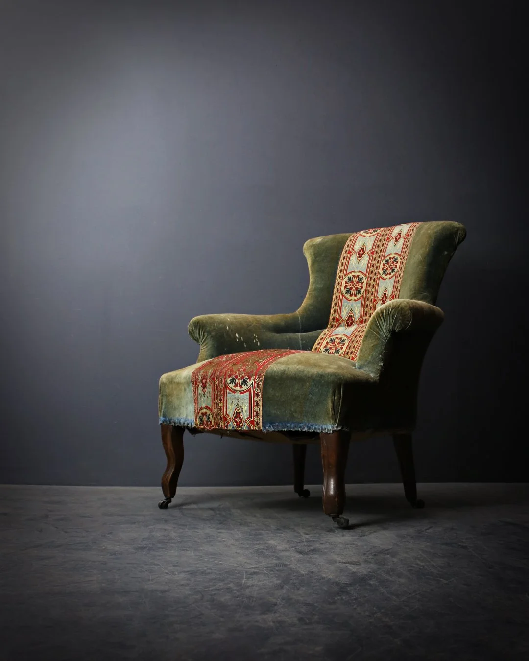 Decorative_French_Armchair_7.jpg
