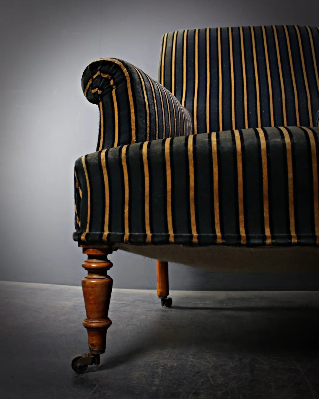 2Stripey_Velvet_Armchair_5.jpg