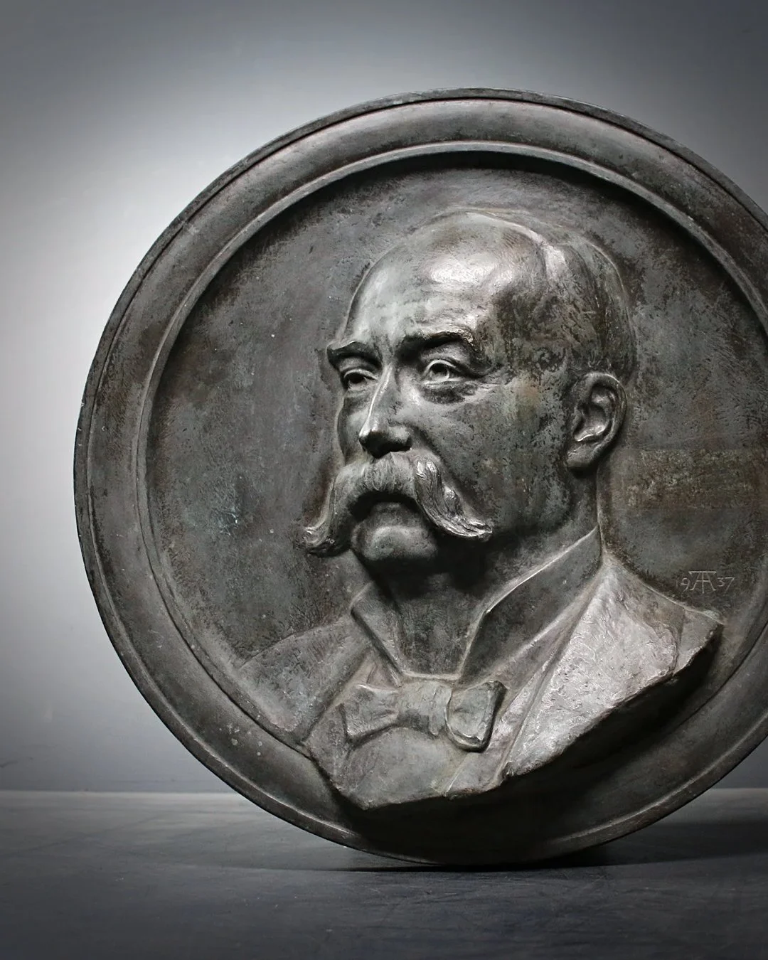 Brass_Bust_Plaque_5.jpg