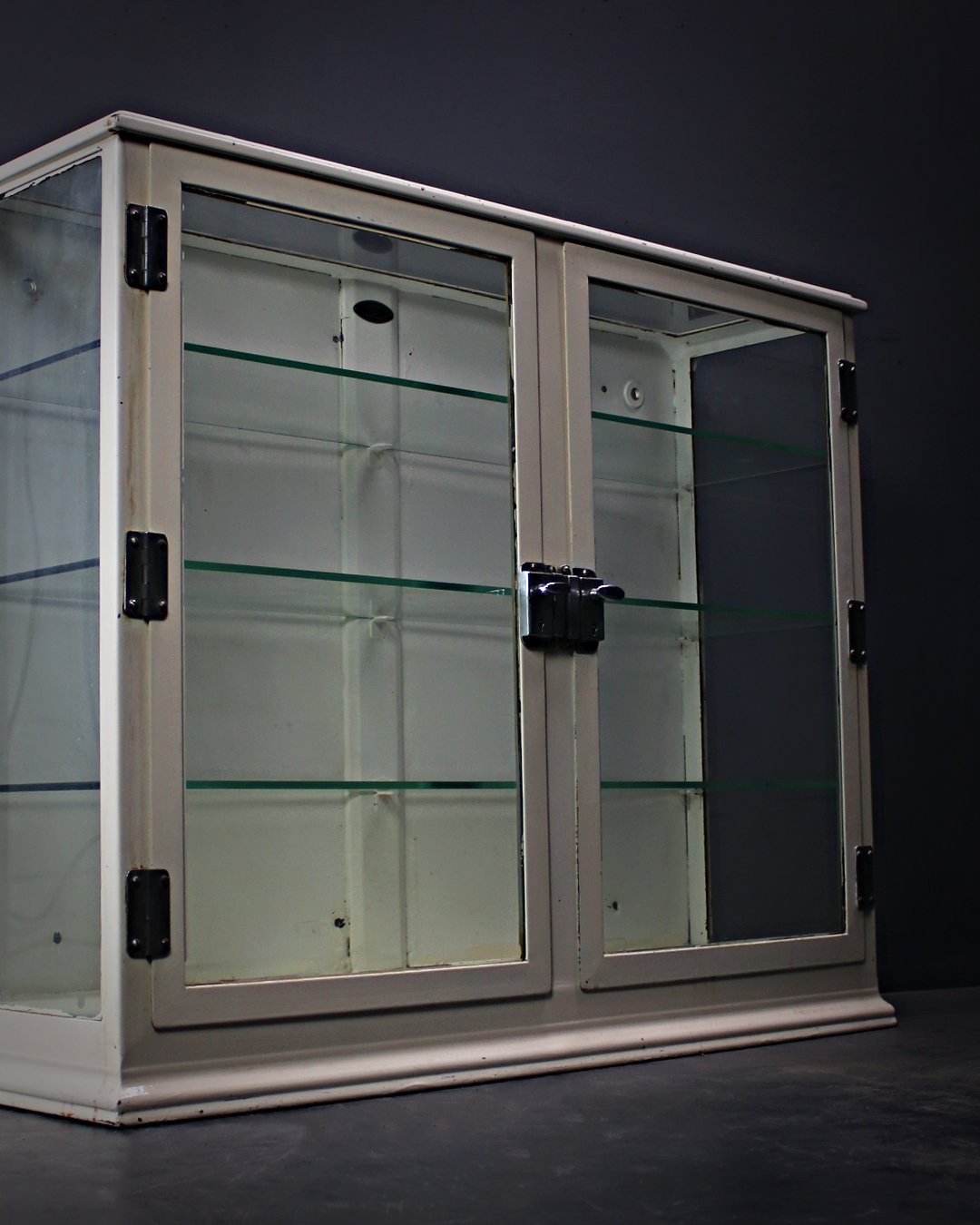 Medical_Cabinet_5.jpg