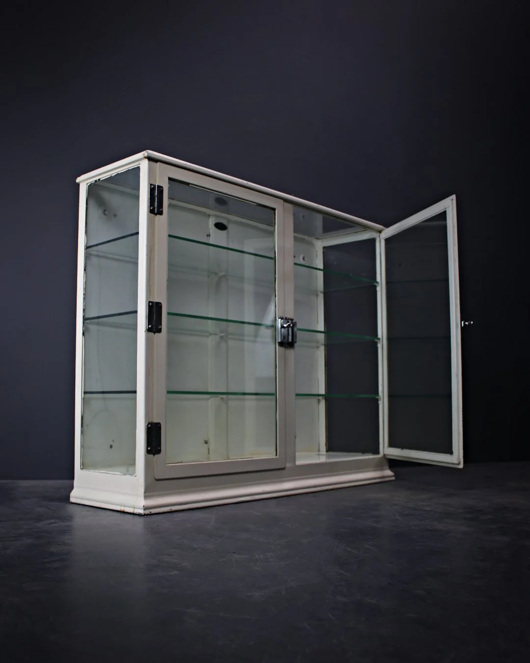 Medical_Cabinet_6.jpg