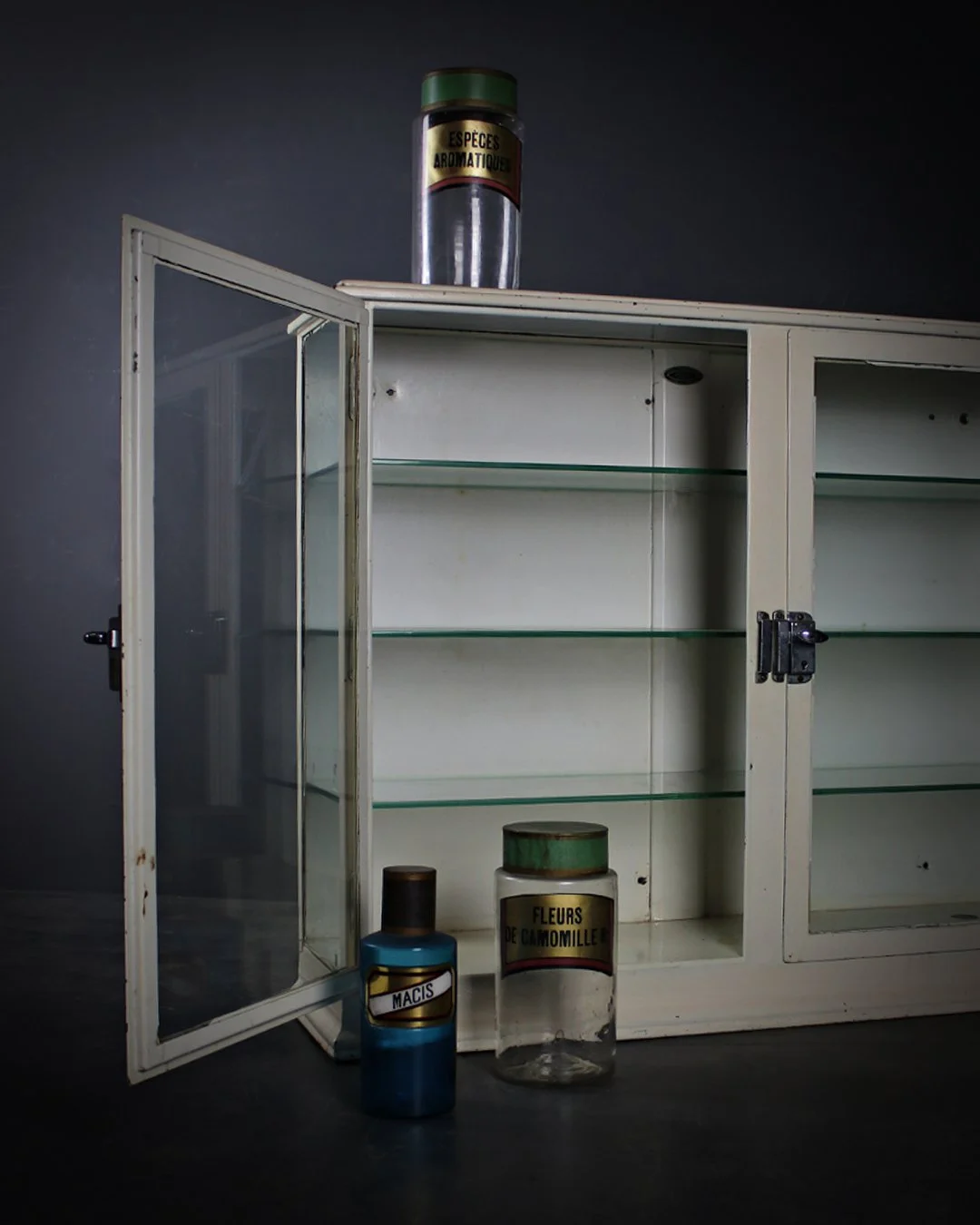 Medical_Cabinet_11.jpg