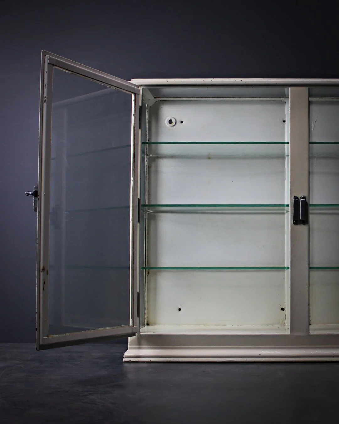 Medical_Cabinet_2.jpg