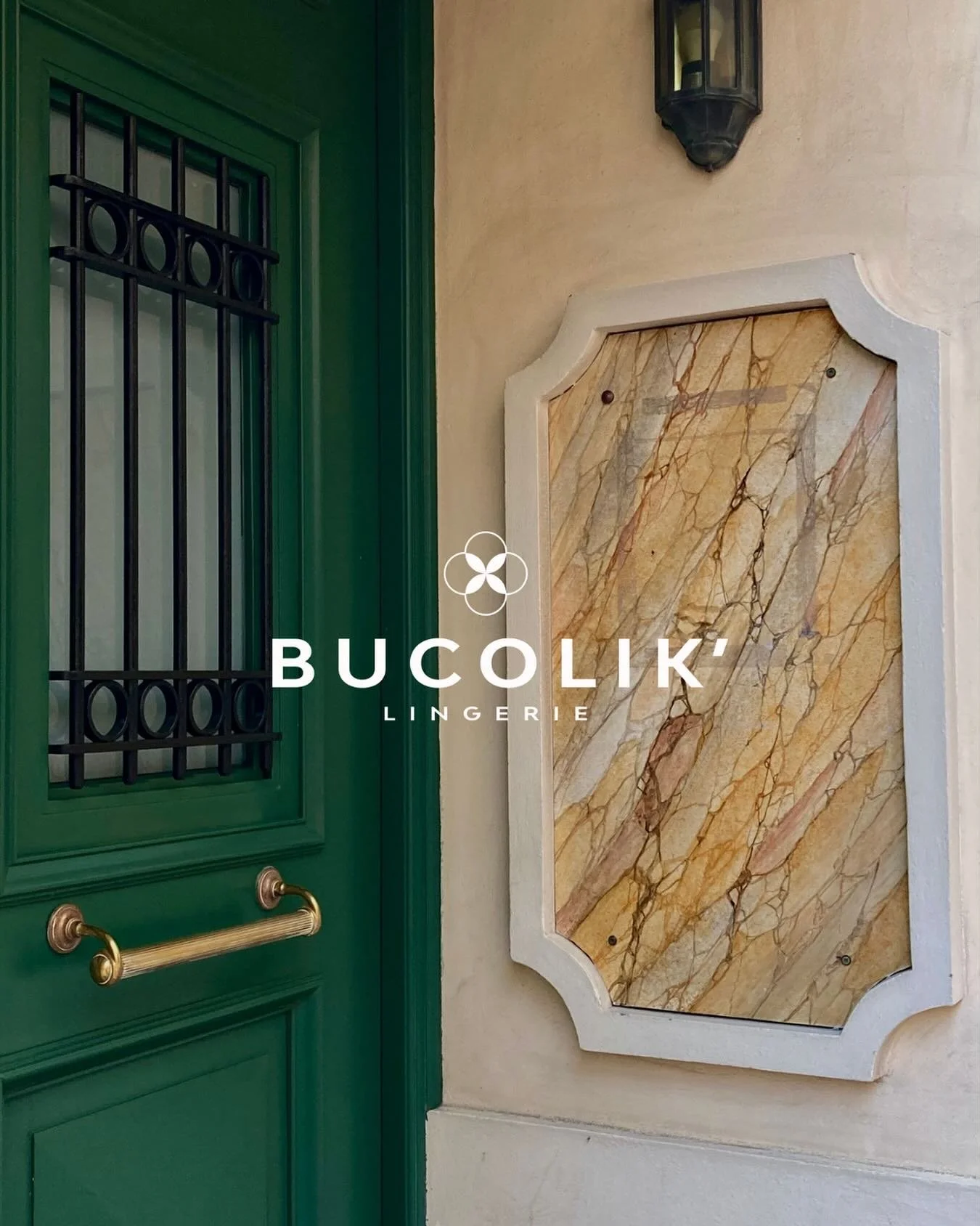 &laquo;&nbsp;L&rsquo;&eacute;l&eacute;gance est la seule beaut&eacute; qui ne se fane jamais&nbsp;&raquo;
-Audrey Hepburn