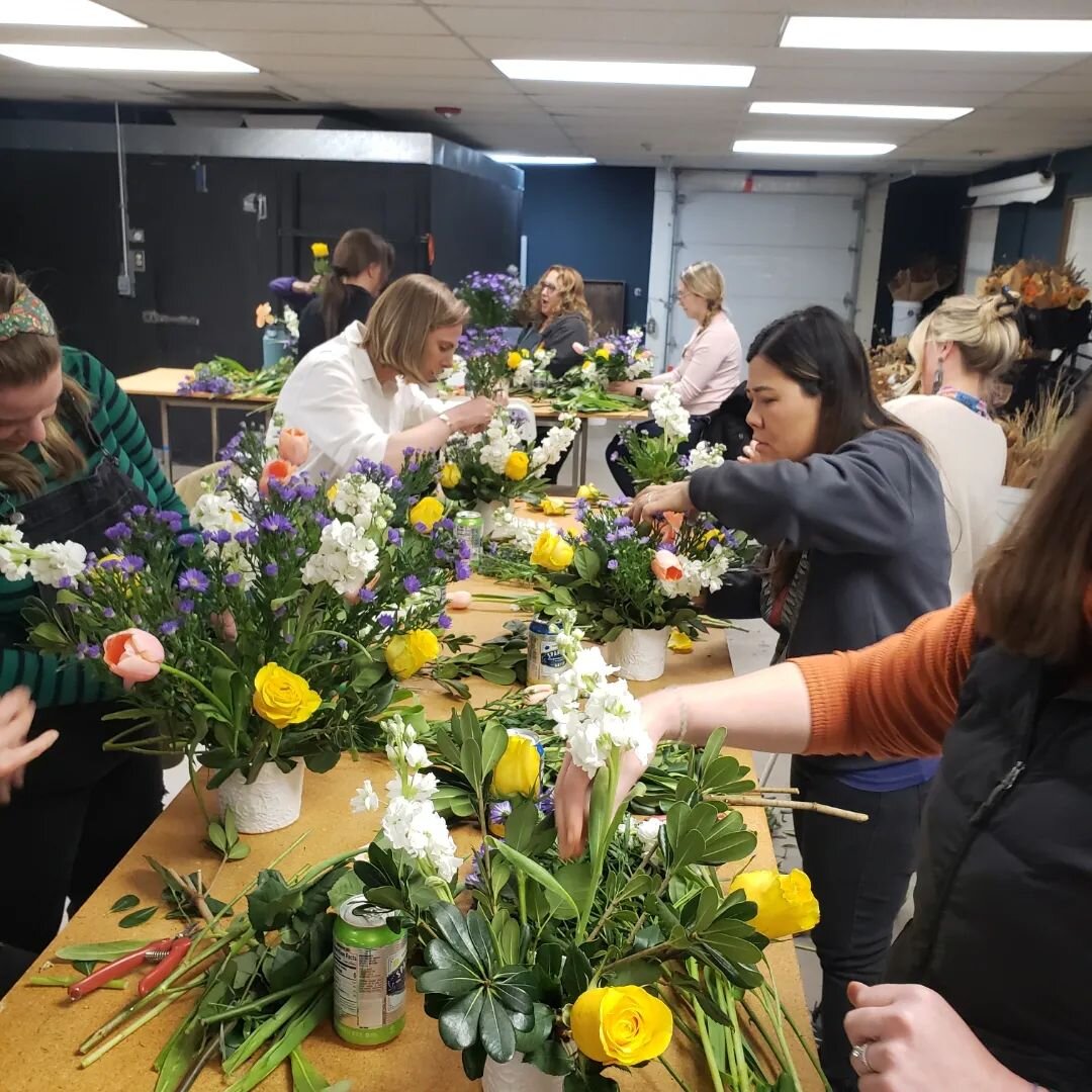 Spaces are filling quickly in May and June for our private floral workshops! Reach out if you're interested in hosting your own ladies night, Mother-daughter floral workshop or team building event. We'd love to come teach at your office, home or back