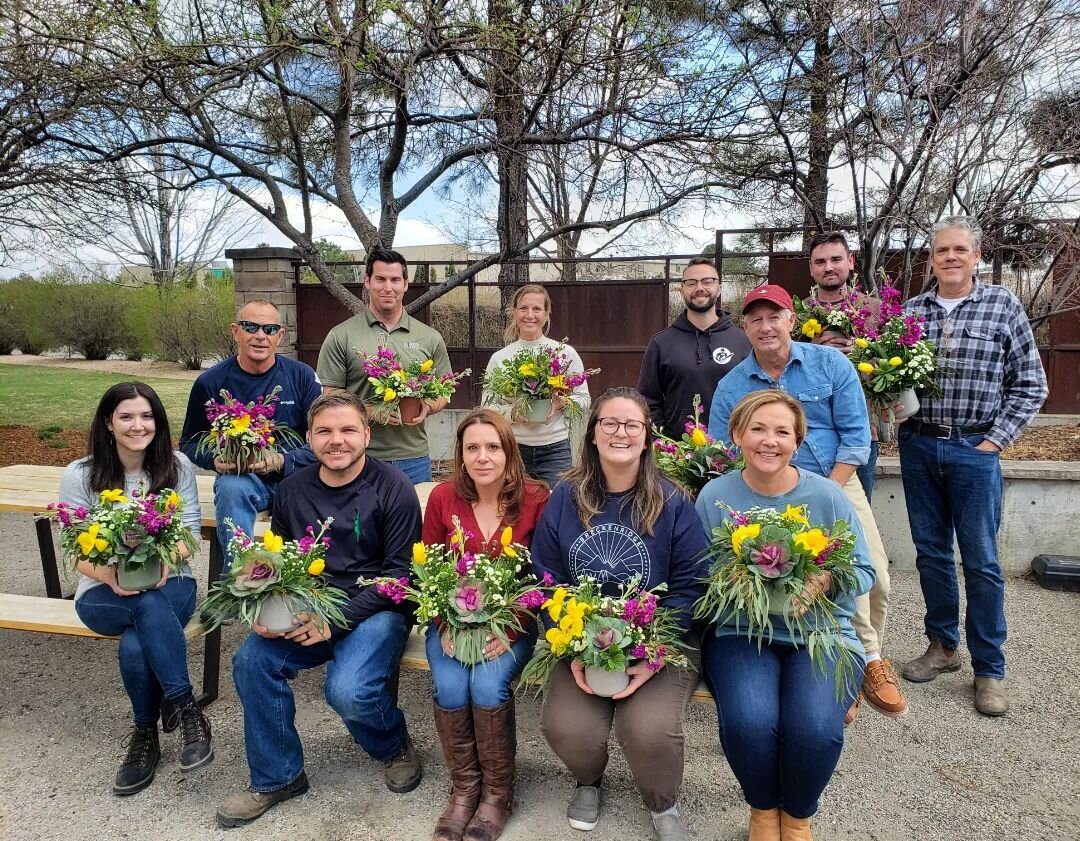 Had the opportunity to teach floral design and color theory to @designscapescolorado today and had a blast. What an awesome crew and great space for team building!
.
.
.
#teambuilding #designworkshop #floraldesign #diy #denvercolorado