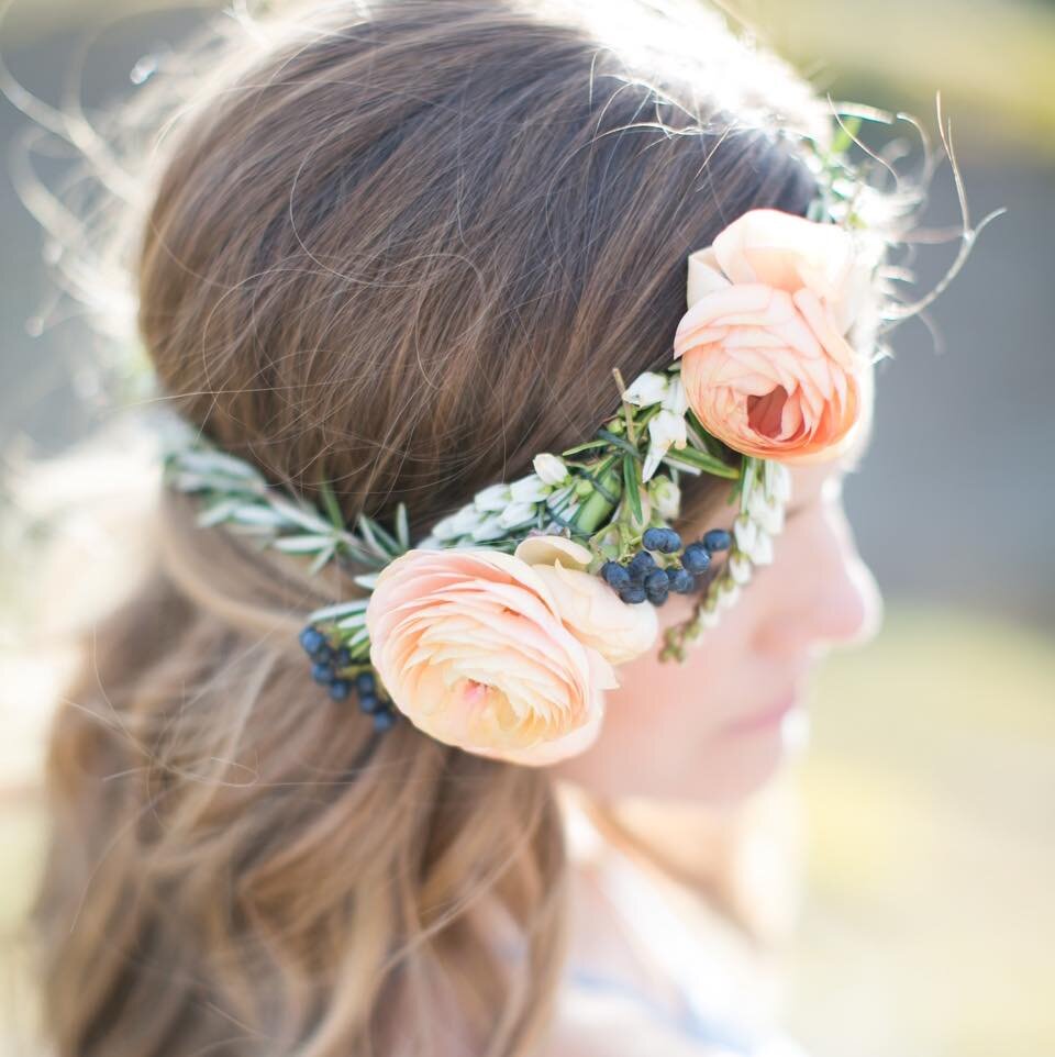 Learn to create professional-looking floral crowns with confidence with my online DIY Flower Crown course! 

Learn how to create a fresh flower crown with step by step instruction from me in the comfort of your own space! Check out this online class 