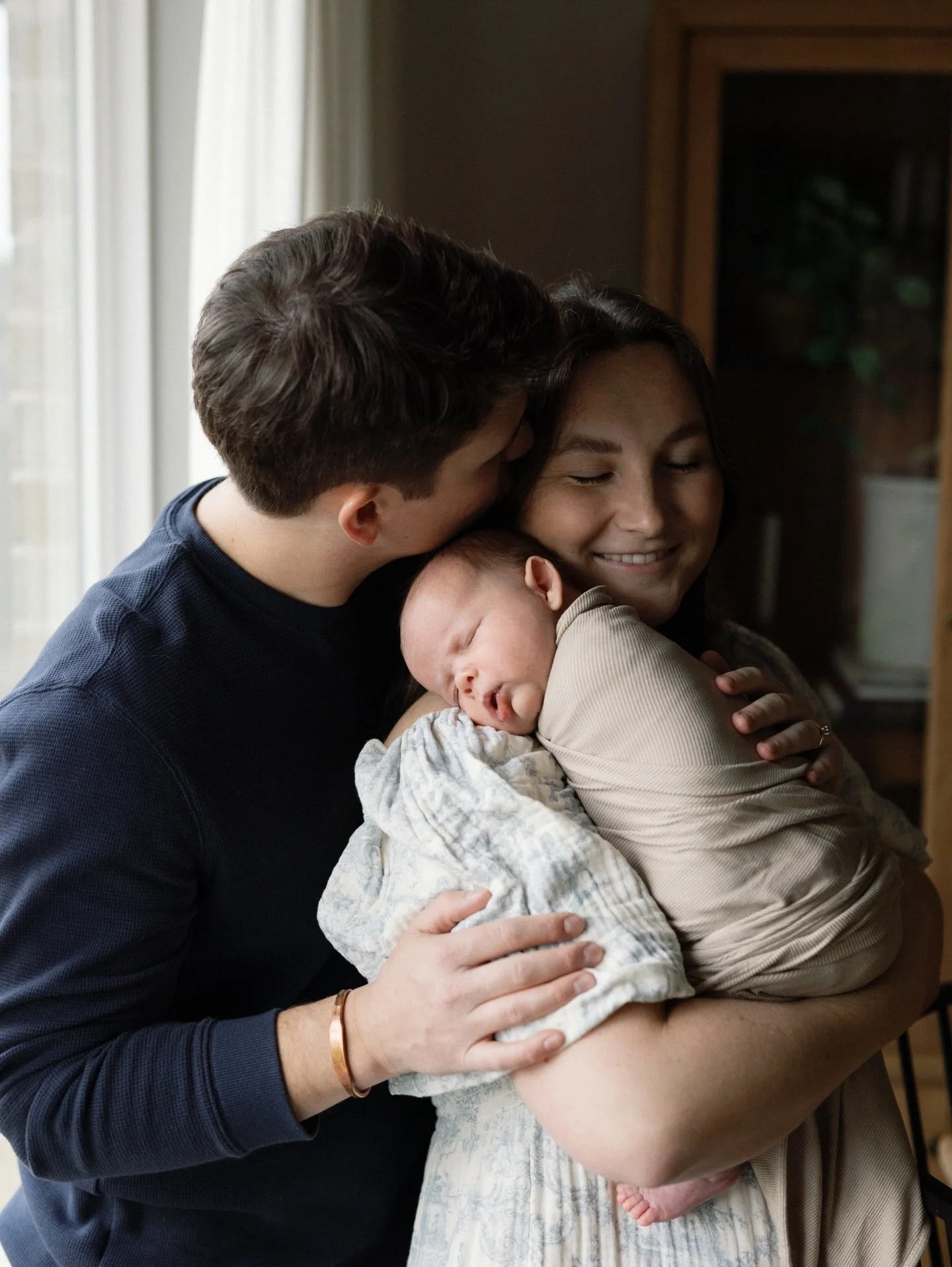 I fear I am obsessed!!! The Campbell family and their cozy session. I can&rsquo;t with this cuteness 🧸🩵✨ We really focused on being present over perfection. One of my favorite shots is little Davy girl at the end, cheesin while eating her chapstick