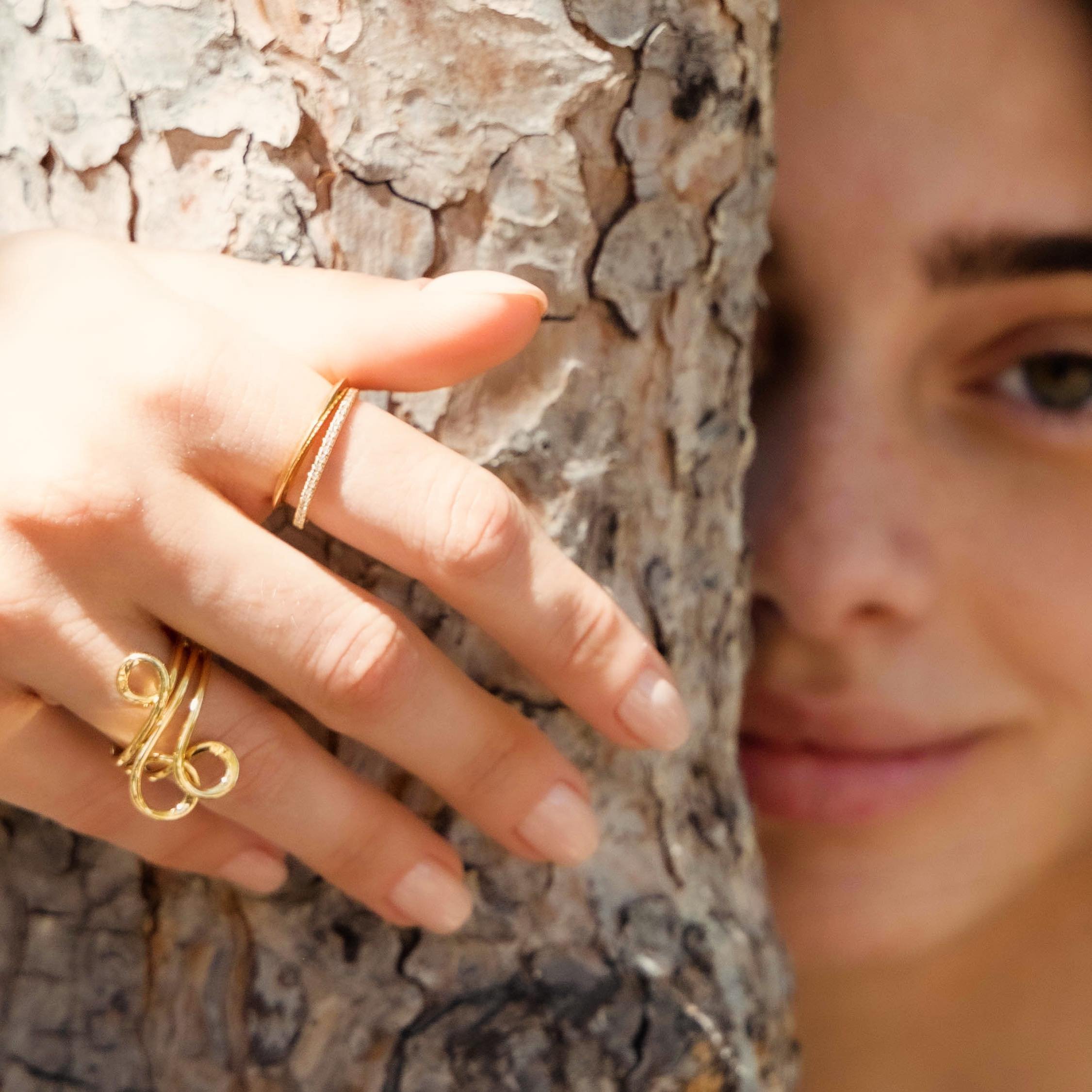 Stacking fine, 18ct gold &ldquo;kyma&rdquo; rings, inspired by the waves of the Aegean Sea.

Greek summer calling

#sofiannijewellery #stackingrings #kyma

Photo by @doratiniou.photography