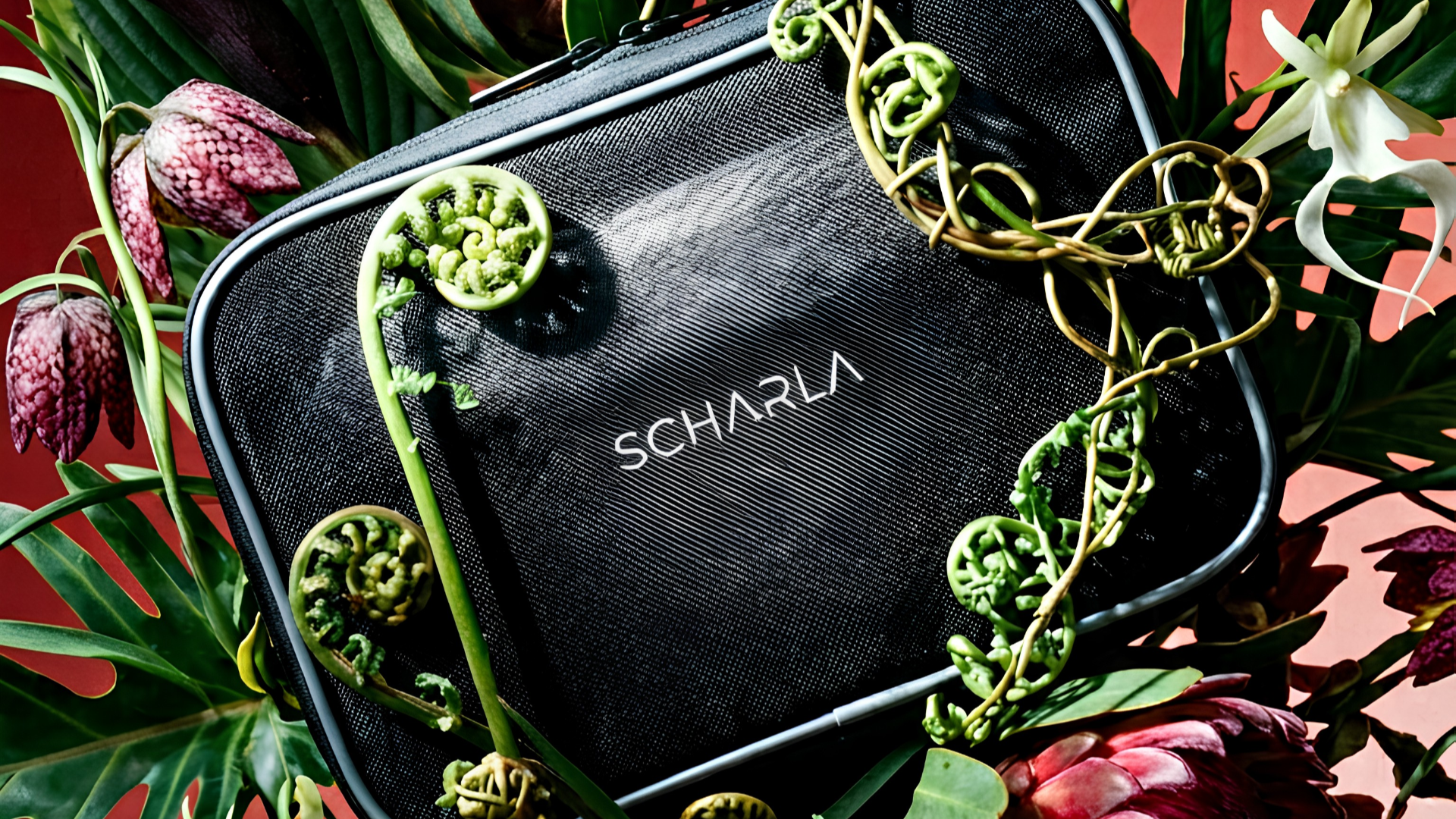 Scharla carry pouch botanical.png
