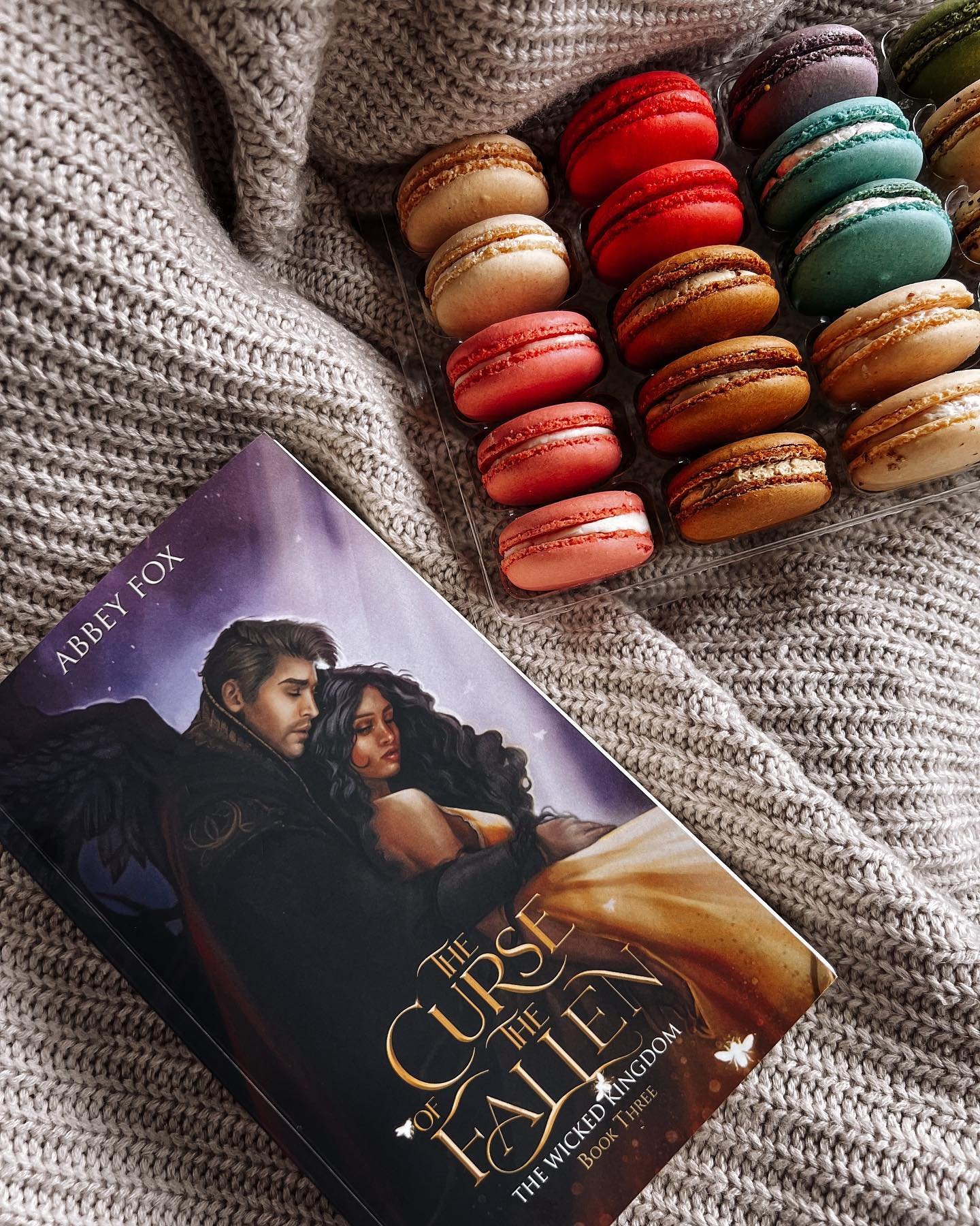A book release, finishing a series and macarons, can this week get any better? 
I admit I probably shouldn&rsquo;t have ordered so many delicious macarons to celebrate my book&rsquo;s release, specially since I&rsquo;ve a hard time being a rational p