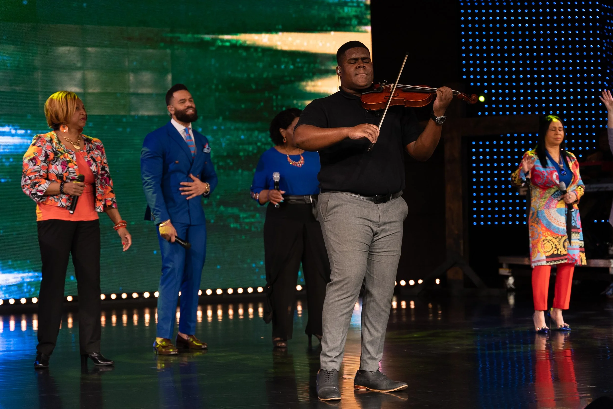 Dr.Violin with the phenomenal worship team at Cornerstone Church in Toledo, OH for Easter Sunday 2021