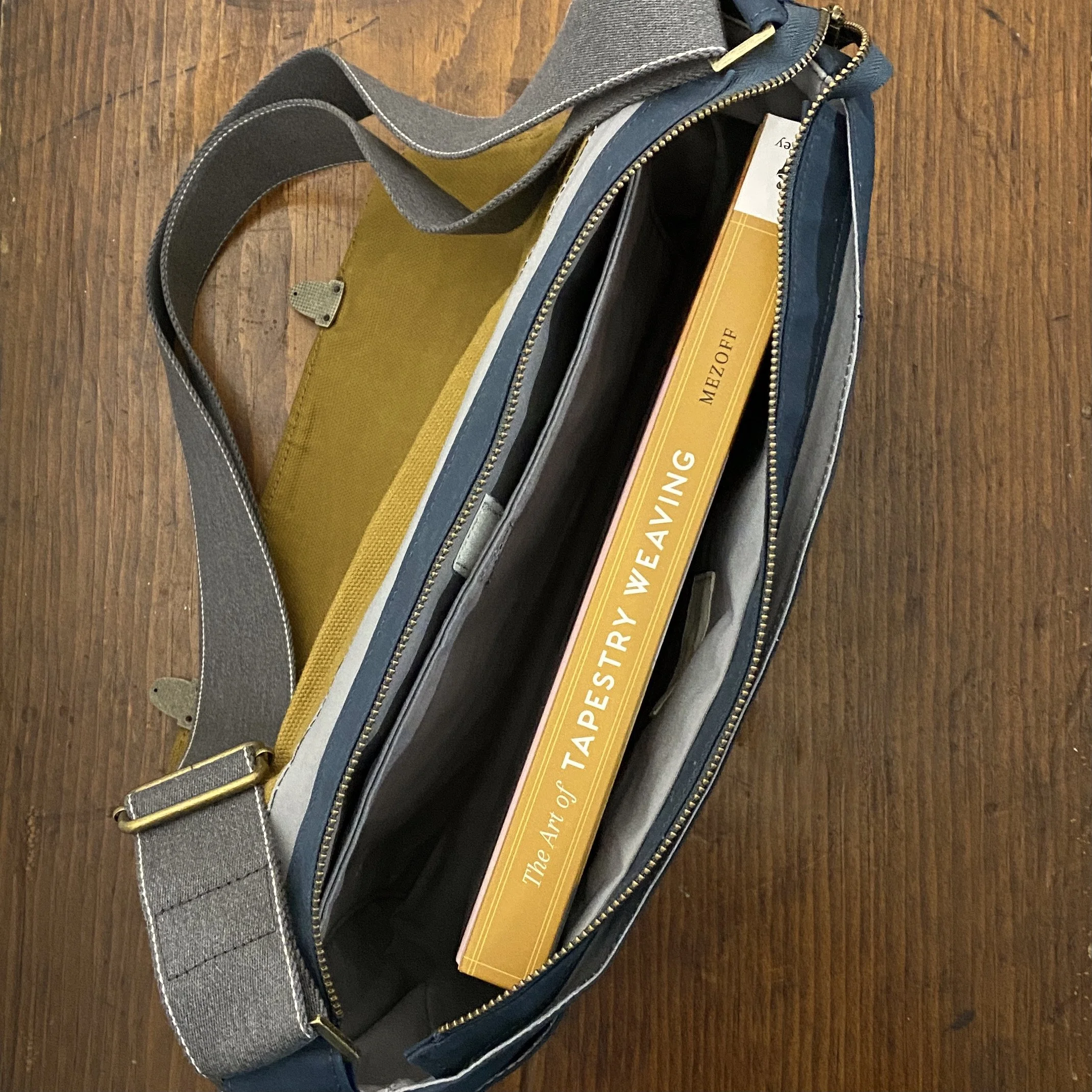 Navy Messenger Bag Interior .JPG