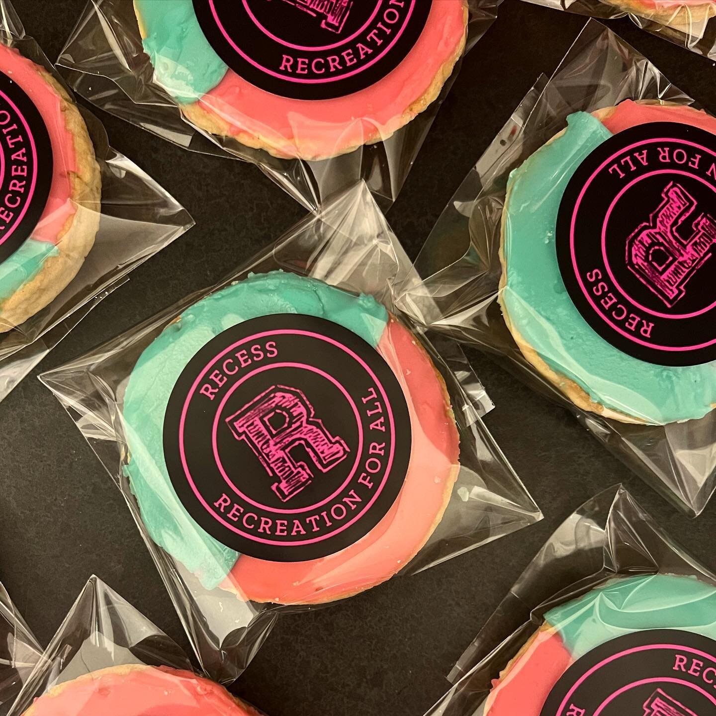 These teal and pink cookies are on their way to @recessuesnyc for their open house tomorrow from 6-8pm! 

We couldn&rsquo;t pass up the opportunity to support an organization that provides meaningful and inclusive classes for children with and withou