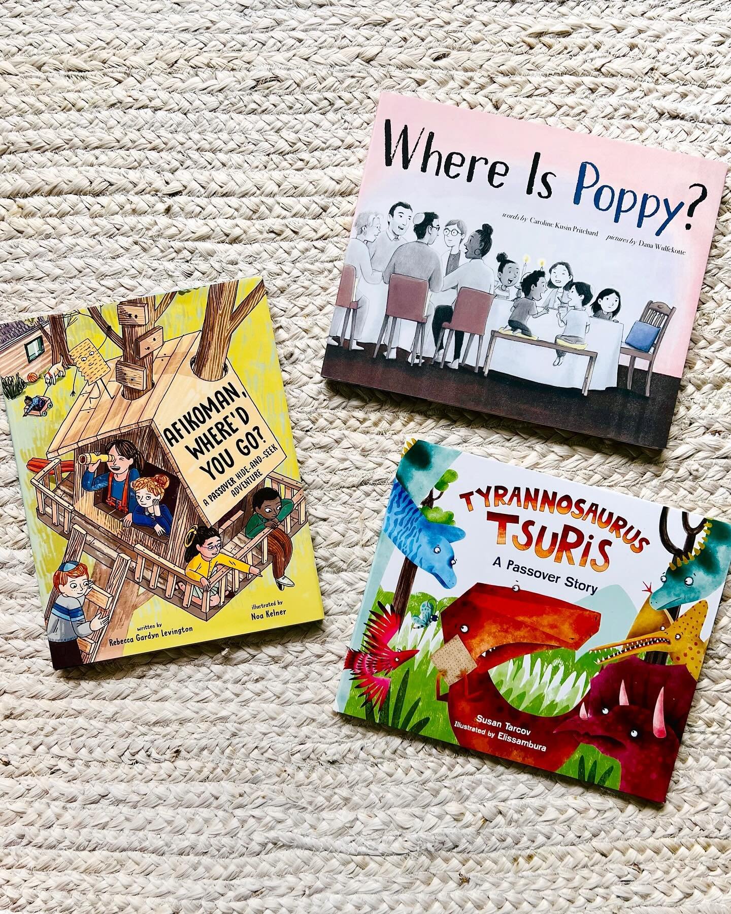 Happy Passover to all who are celebrating! Here are three recent picture book releases that depict Passover traditions within unique and engaging stories. 🙌 

❤️Where Is Poppy? | @simonkids | @carolinepritchardwrites + @danawulf 
In this tender stor