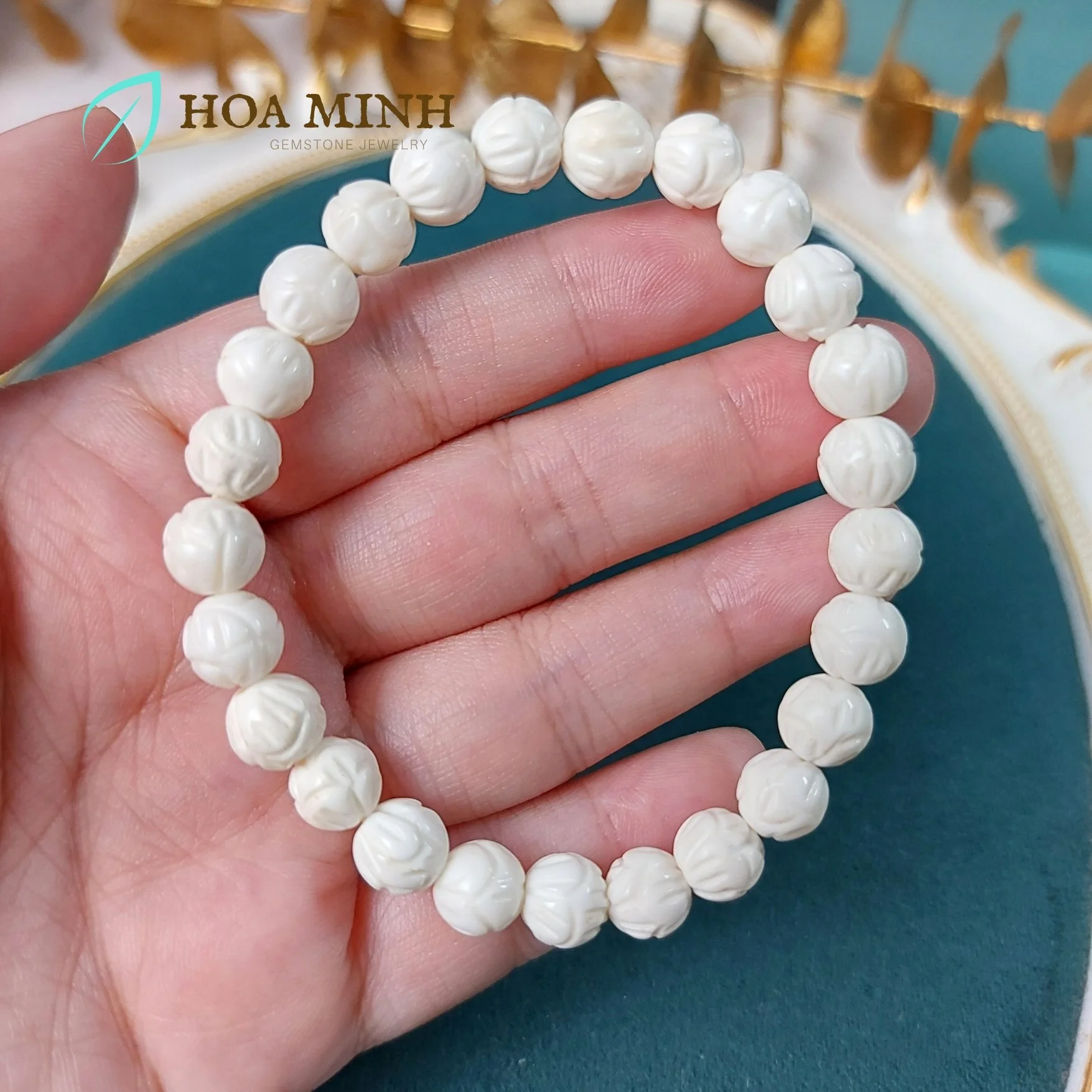 3-vong-tay-da-trang-size-8-li-khac-hoa-sen-lien-hoa-tron-binh-an-hoa-minh-gem.jpg