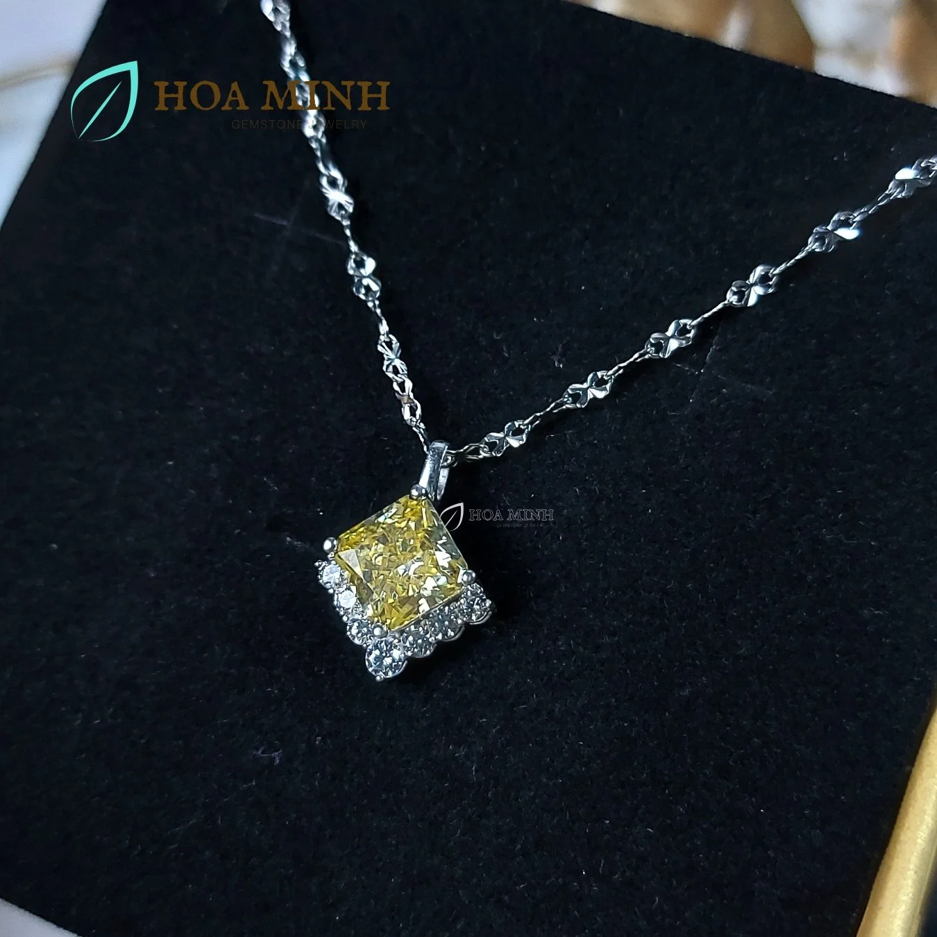 3-mat-day-xoan-da-nam-phi-vang-vuong-size-hot-10-li-sang-trong,-quy-phai-os62302f-hoa-minh-gem.jpg