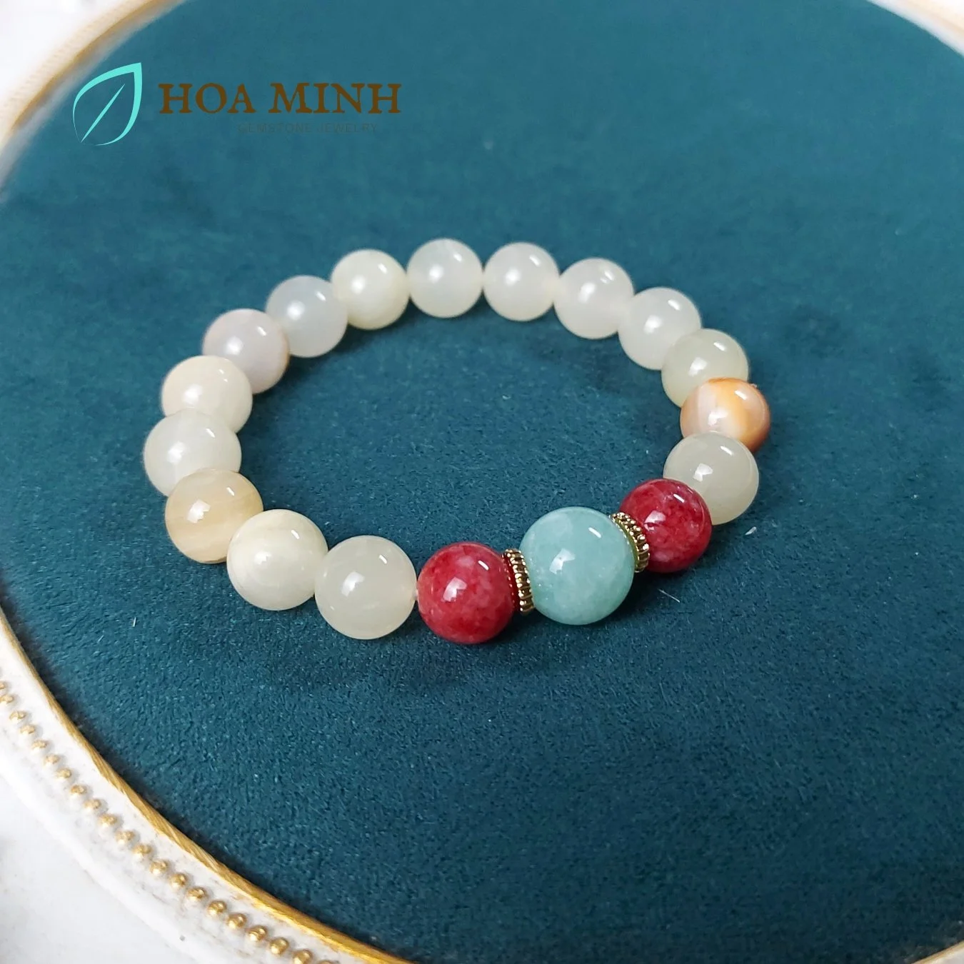 3-vong-tay-chuoi-da-chalcedony-trang-nga-size-hat-10-li-phoi-vien-ma-nao-mau-do-ruby-cam-thach-banh-xe-xi-vang-hoa-minh-gem.jpg