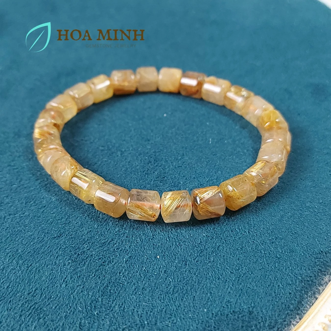 10-vong-tay-da-thach-anh-toc-vang-tu-nhien-vvip-kieu-lu-thong-size-7-5x8-li-phong-cach-dang-cap-sang-trong-hoa-minh-gem.jpg