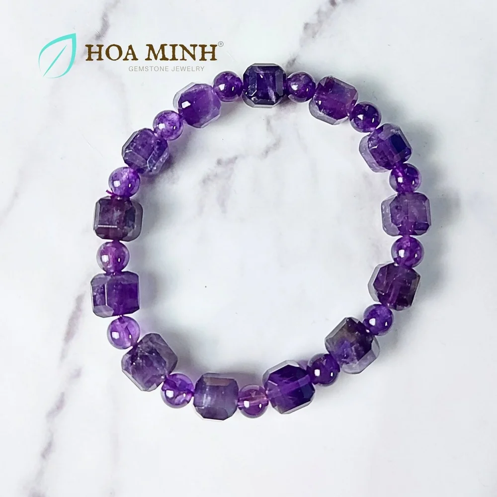 1-vong-tay-da-thach-anh-tim-amethyst-tu-nhien-size-8-li-kieu-hat-vuong-cat-giac-lap-lanh-phoi-vien-tron-thach-anh-tim-hoa-minh-gem.jpg