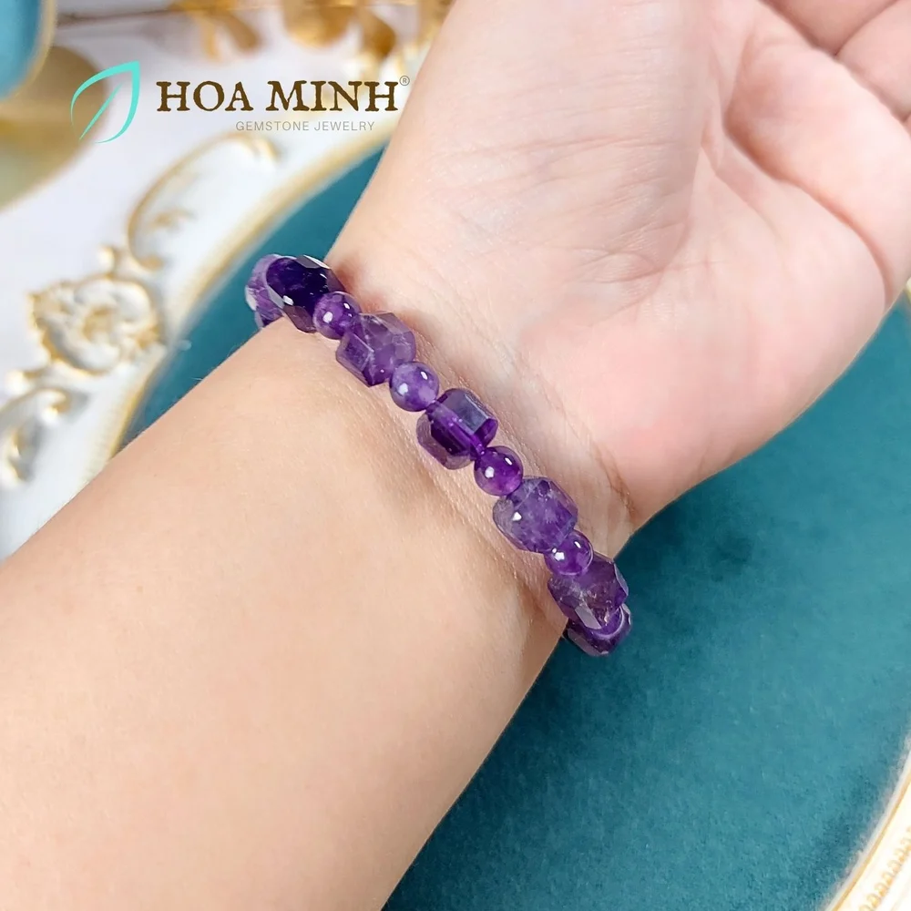 6-vong-tay-da-thach-anh-tim-amethyst-tu-nhien-size-8-li-kieu-hat-vuong-cat-giac-lap-lanh-phoi-vien-tron-thach-anh-tim-hoa-minh-gem.jpg