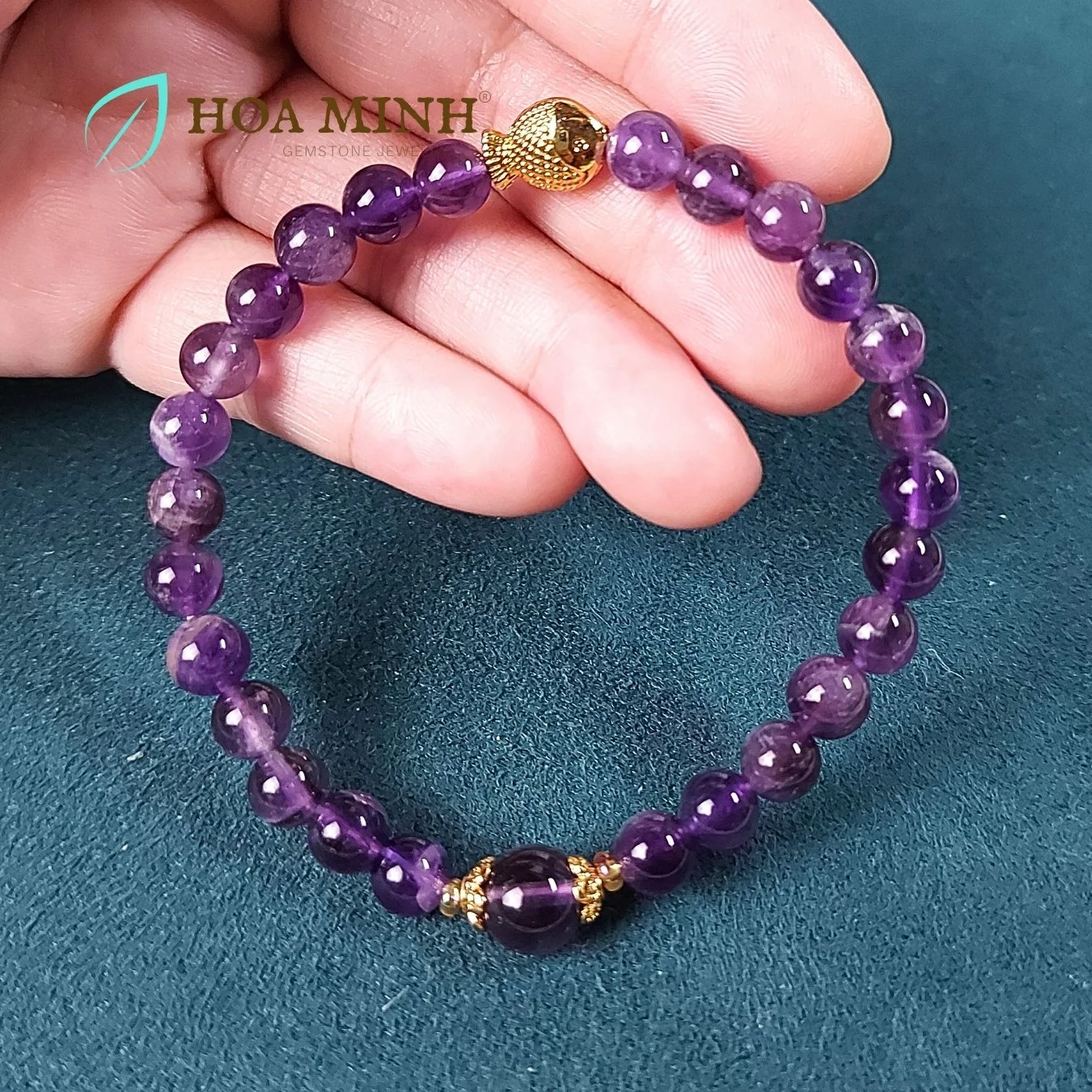 3-vong-tay-da-thach-anh-tim-amethyst-tu-nhien-size-hat-6-5-li-phoi-charm-ca-chep-vang-charm-op-hoa-sang-trong-hoa-minh-gem.jpg
