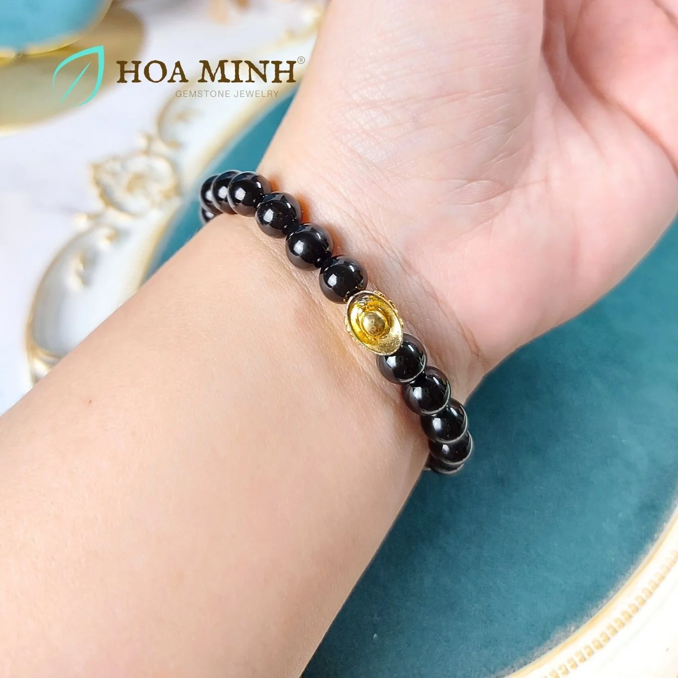 5-vong-tay-phong-thuy-da-ma-nao-den-size-hat-8-li-phoi-charm-luong-vang-xi-vang-may-man-hoa-minh-gem.jpg