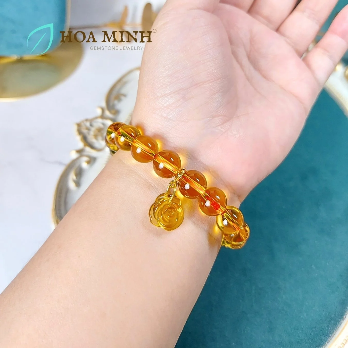 7-vong-tay-thiet-ke-da-thach-anh-vang-size-hat-10-li-phoi-charm-hoa-hong-vang-phong-cach-sang-trong-hop-menh-tho-kim-hoa-hoa-minh-gem.jpg