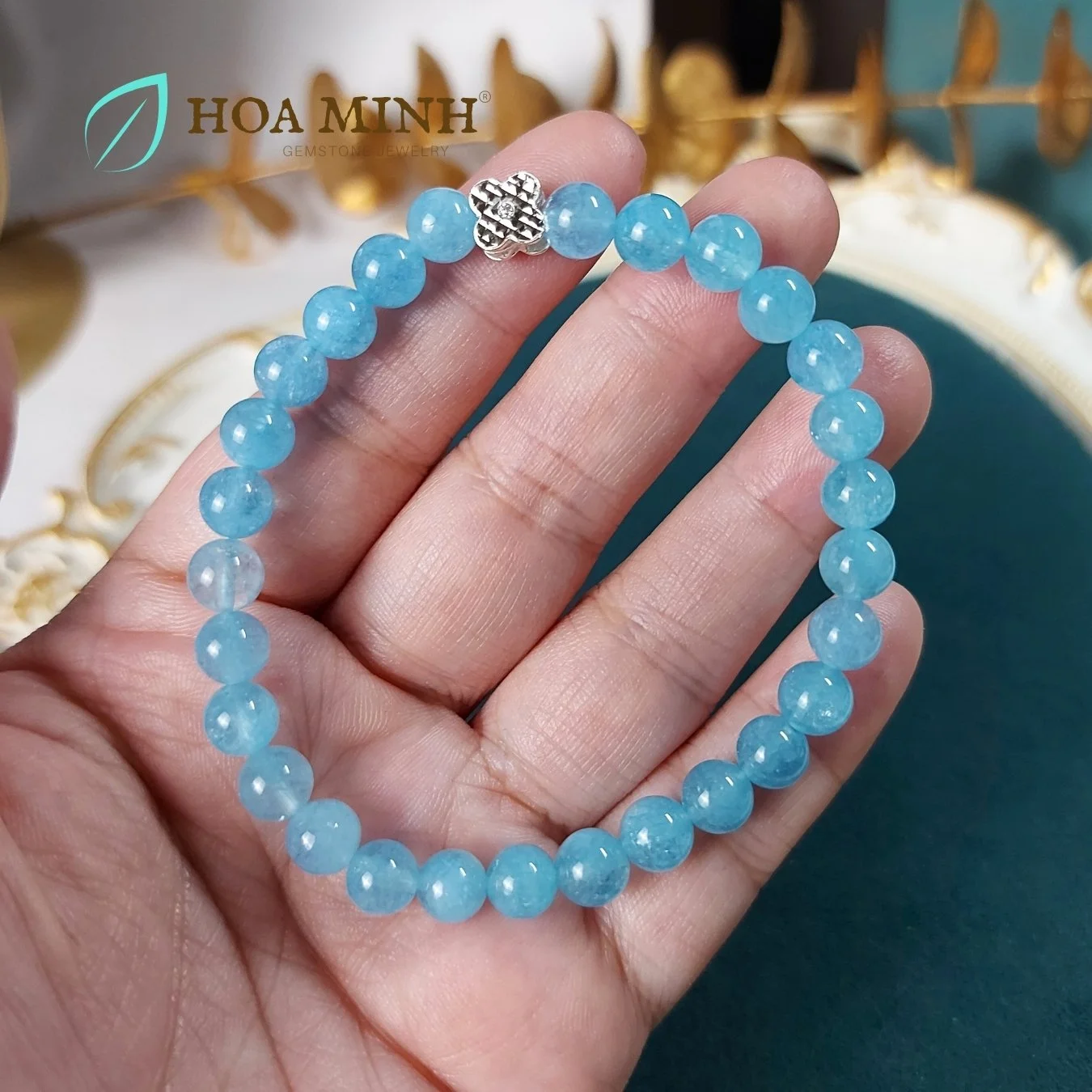 4-vong-tay-da-aquamarrine-ngoc-hai-lam-size-hat-6-5-li-phoi-charm-bac-co-4-la-hap-menh-thuy-moc-hoa-minh-gem.jpg