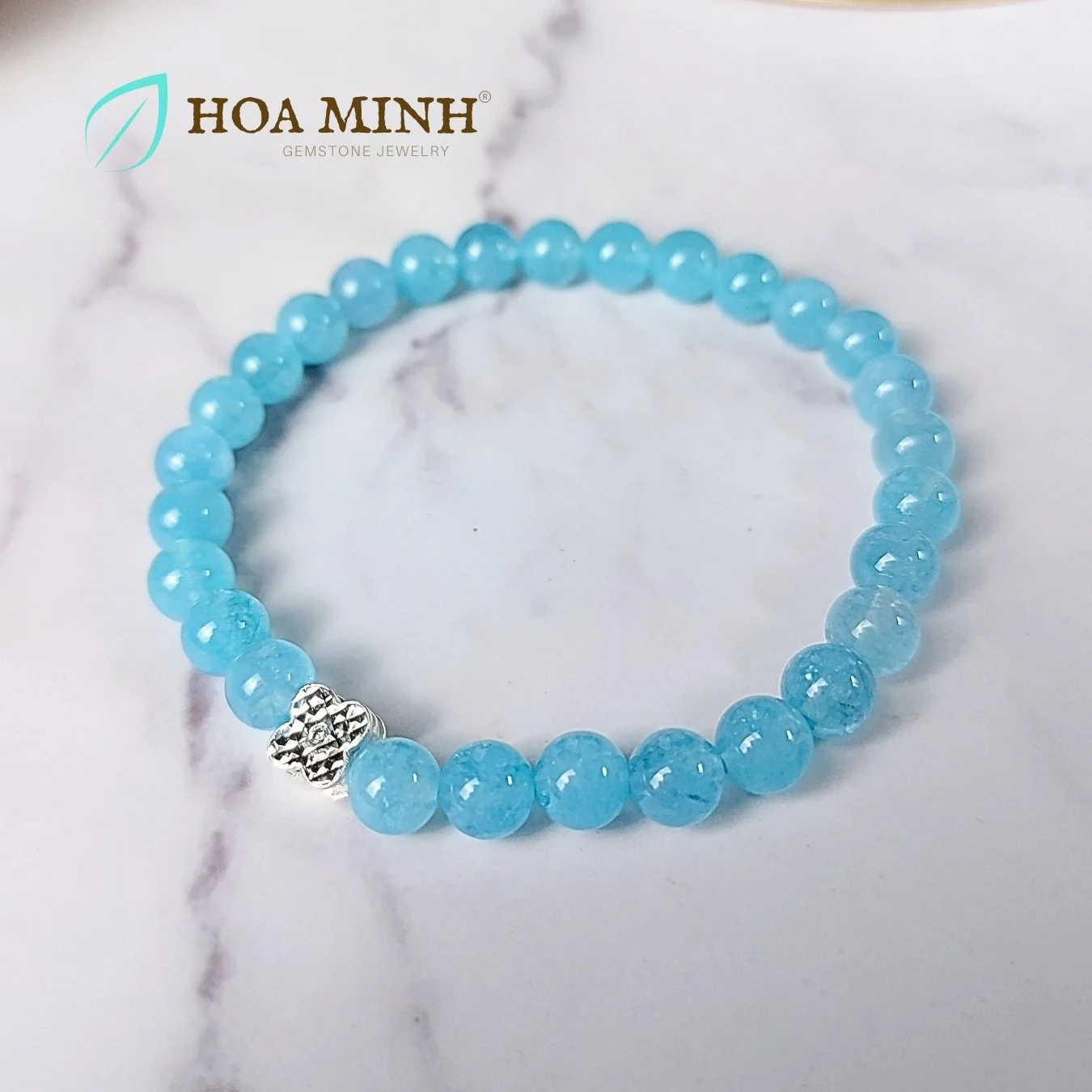 8-vong-tay-da-aquamarrine-ngoc-hai-lam-size-hat-6-5-li-phoi-charm-bac-co-4-la-hap-menh-thuy-moc-hoa-minh-gem.jpg