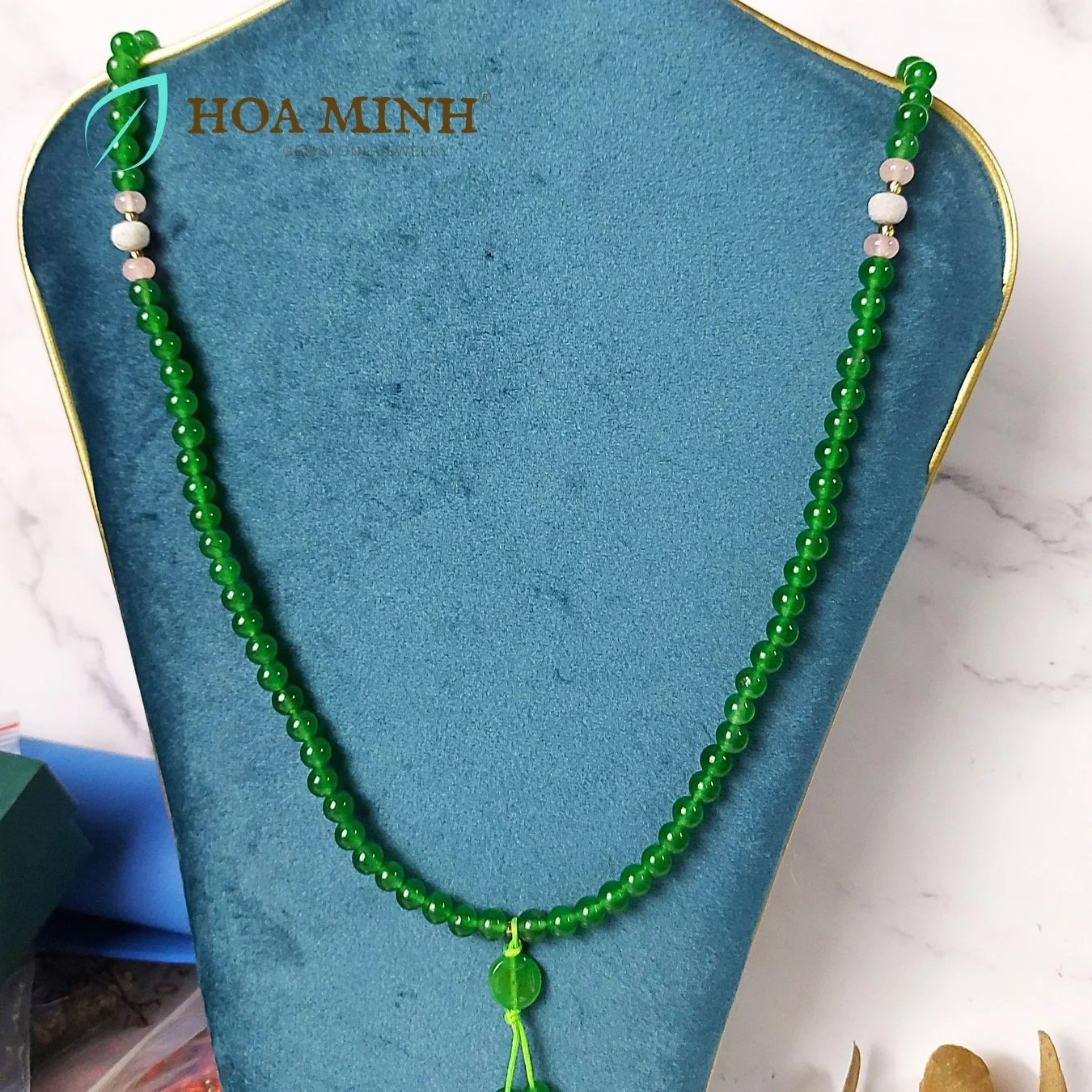3-vong-tay-108-hat-da-ma-nao-mau-xanh-la-non-size-6-5-li-phoi-charm-kim-tien-xen-ke-vien-banh-xe-thach-anh-chalcedony-hoa-minh-gem.jpg