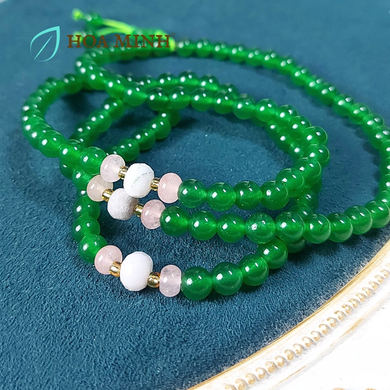 4-vong-tay-108-hat-da-ma-nao-mau-xanh-la-non-size-6-5-li-phoi-charm-kim-tien-xen-ke-vien-banh-xe-thach-anh-chalcedony-hoa-minh-gem.jpg