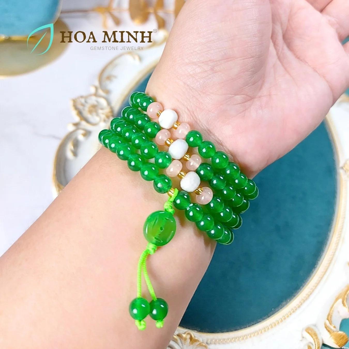 5-vong-tay-108-hat-da-ma-nao-mau-xanh-la-non-size-6-5-li-phoi-charm-kim-tien-xen-ke-vien-banh-xe-thach-anh-chalcedony-hoa-minh-gem.jpg