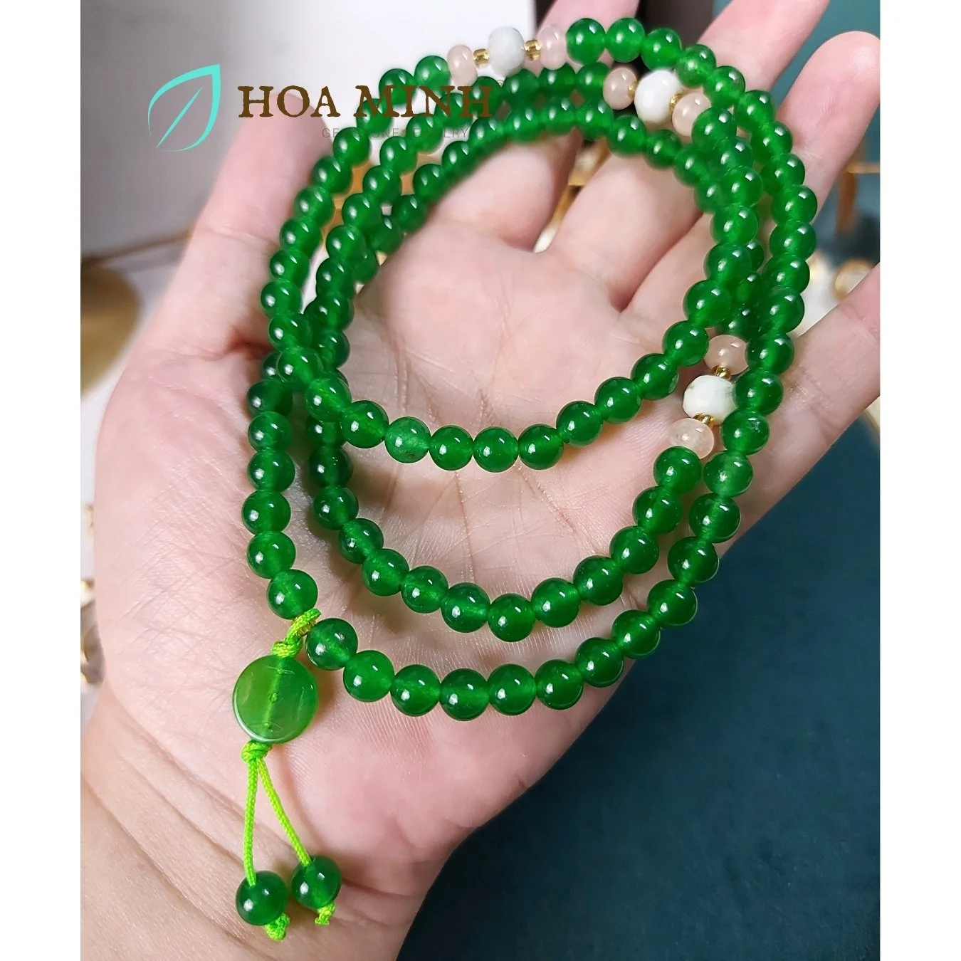 7-vong-tay-108-hat-da-ma-nao-mau-xanh-la-non-size-6-5-li-phoi-charm-kim-tien-xen-ke-vien-banh-xe-thach-anh-chalcedony-hoa-minh-gem.jpg