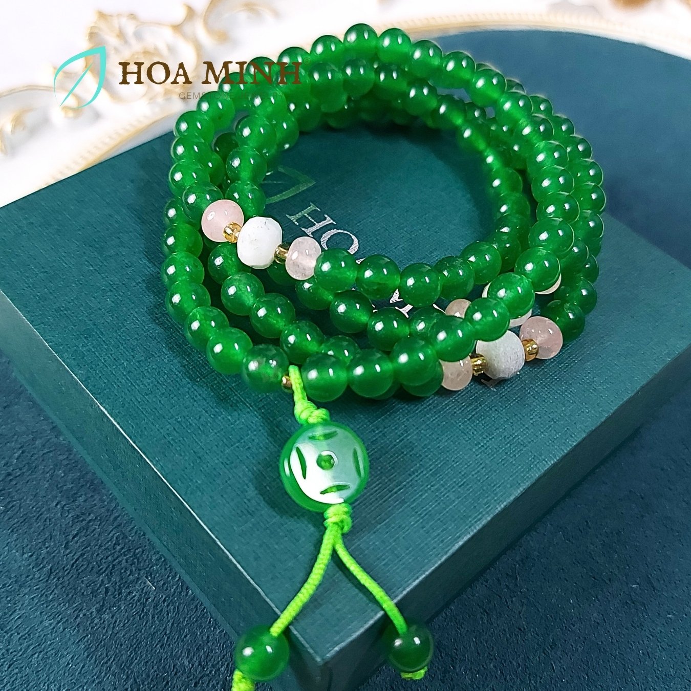 9-vong-tay-108-hat-da-ma-nao-mau-xanh-la-non-size-6-5-li-phoi-charm-kim-tien-xen-ke-vien-banh-xe-thach-anh-chalcedony-hoa-minh-gem.jpg