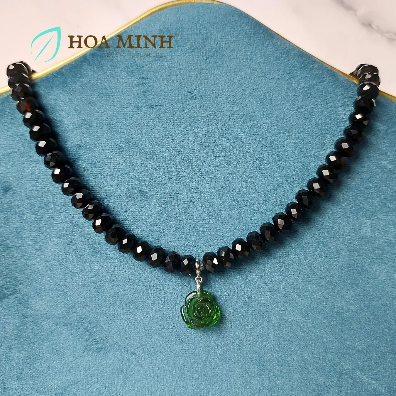 Chuỗi đeo cổ choker đá Mã Não đen cắt giác oval size 7.5 li phối mặt hoa hồng xanh độc đáo, thời thượng