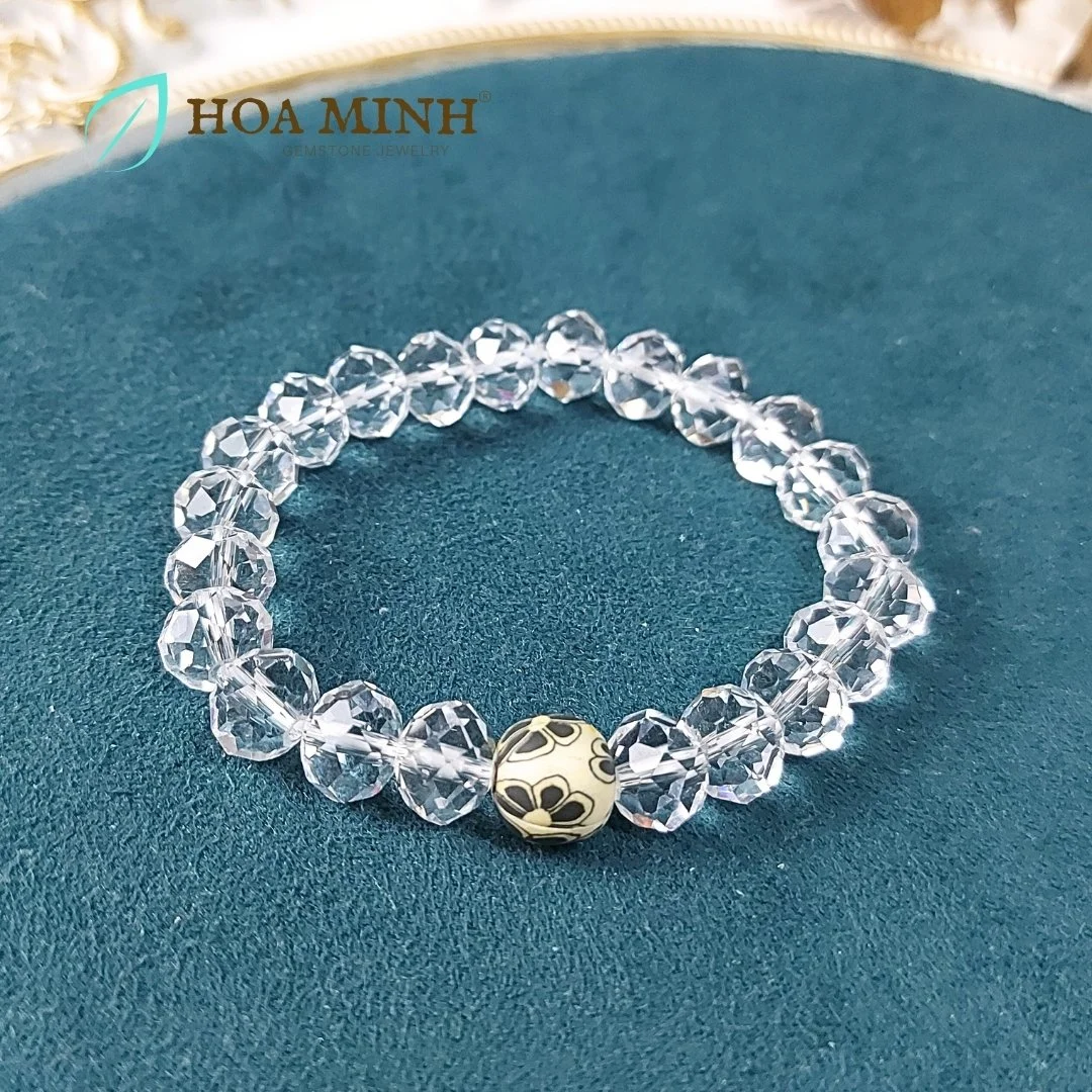 Vòng tay đá Thạch Anh Trắng pha lê kiểu oval cắt giác size hạt 9.5 li phối viên hoa đất sét độc đáo