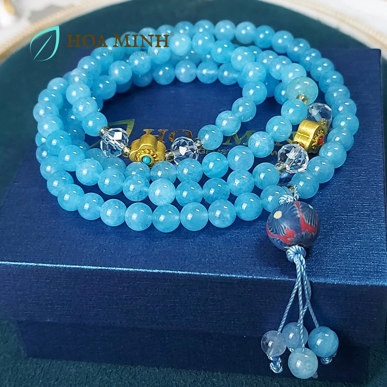 Vòng tay 108 hạt đá Aquamarine size 6.5 li phối viên thạch anh trắng oval cắt giác, charm cỏ 4 lá phong cách Tây Tạng, viên đất sét hoa xanh