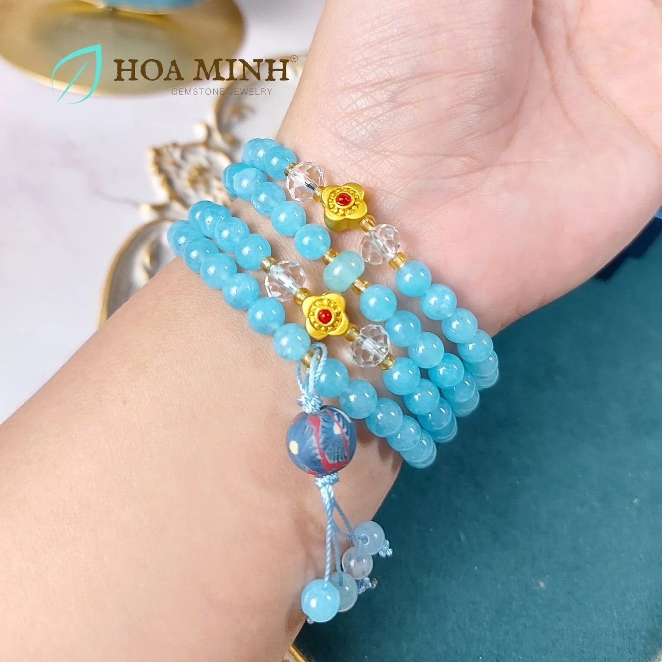 5-vong-tay-108-hat-da-aquamarine-size-6-5-li-phoi-vien-thach-anh-trang-oval-cat-giac-charm-co-4-la-phong-cach-tay-tang-vien-dat-set-hoa-xanh-hoa-minh-gem.jpg