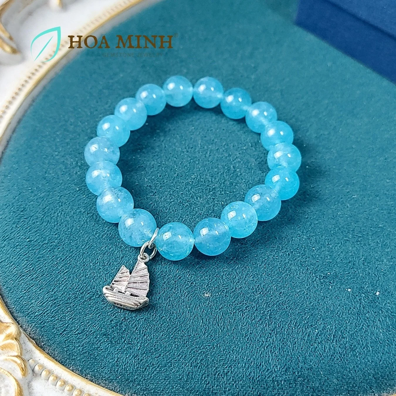 10-vong-tay-da-aquamarine-ngoc-hai-lam-size-hat-10-li-tu-nhien-phoi-charm-bac-treo-kieu-con-thuyen-thuan-buom-xuoi-gio-hoa-minh-gem.jpg