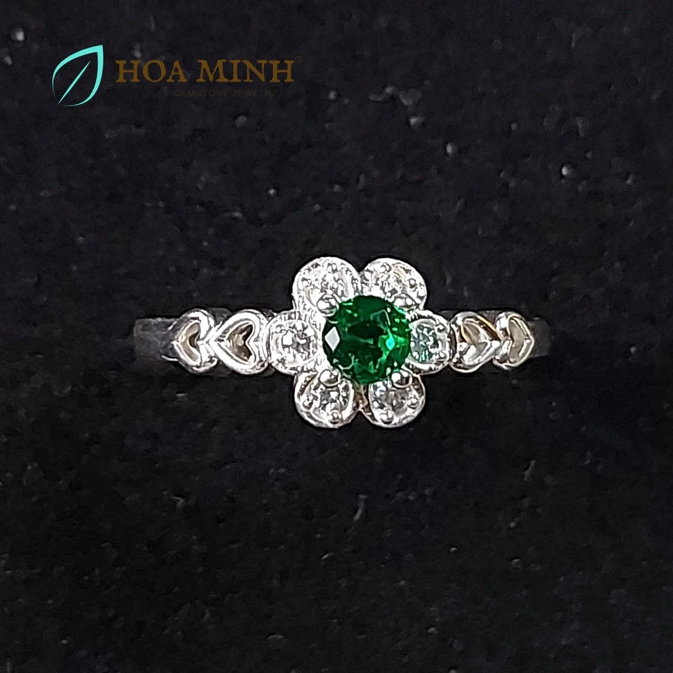 Nhẫn bạc size mini size 4, 5 lên kiểu hoa mai 6 cánh tròn đính đá bọc viên chủ đá màu xanh lá, xanh dương